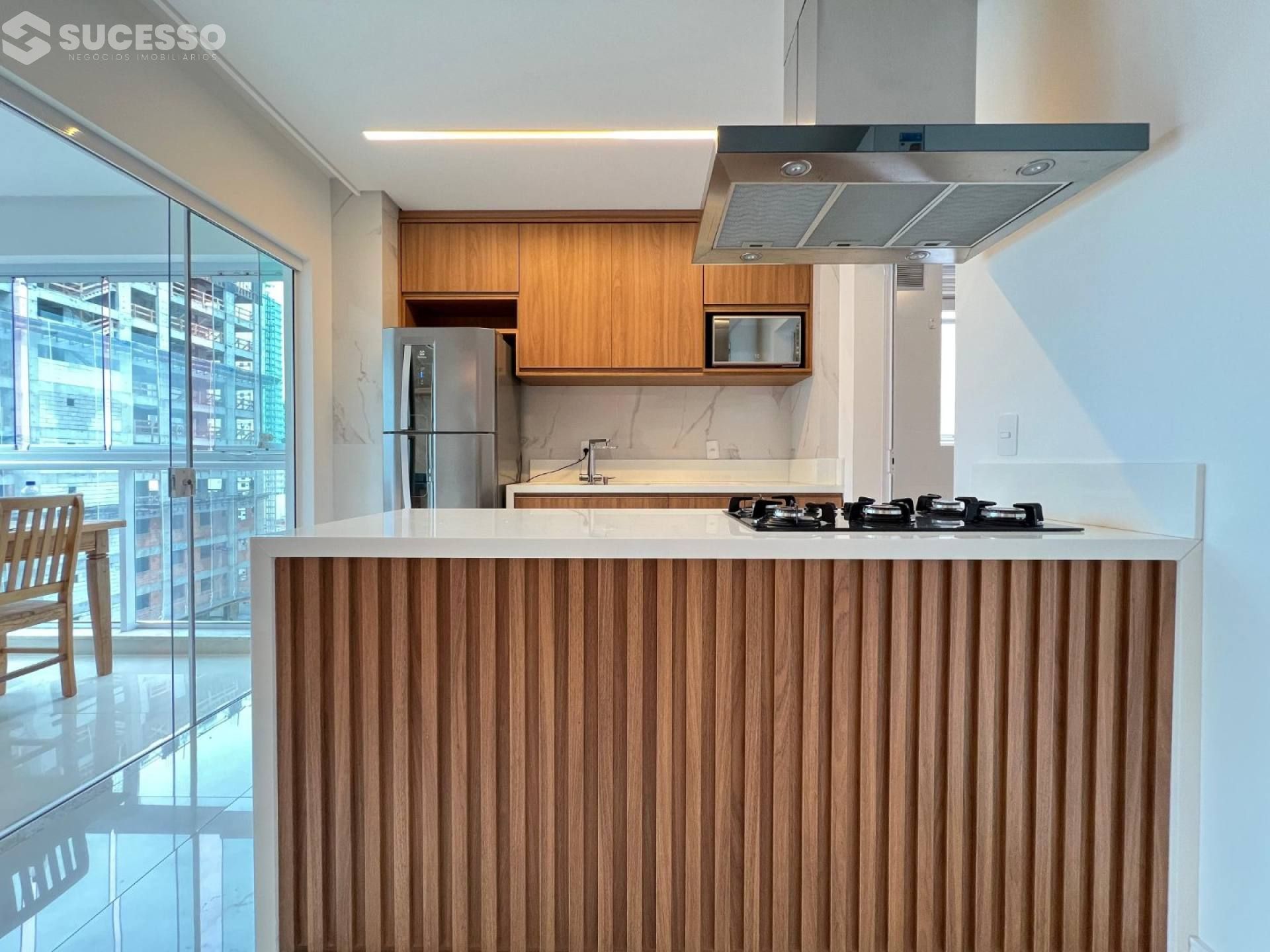 Apartamento Para Vender 3 suítes no bairro Meia Praia, Itapema