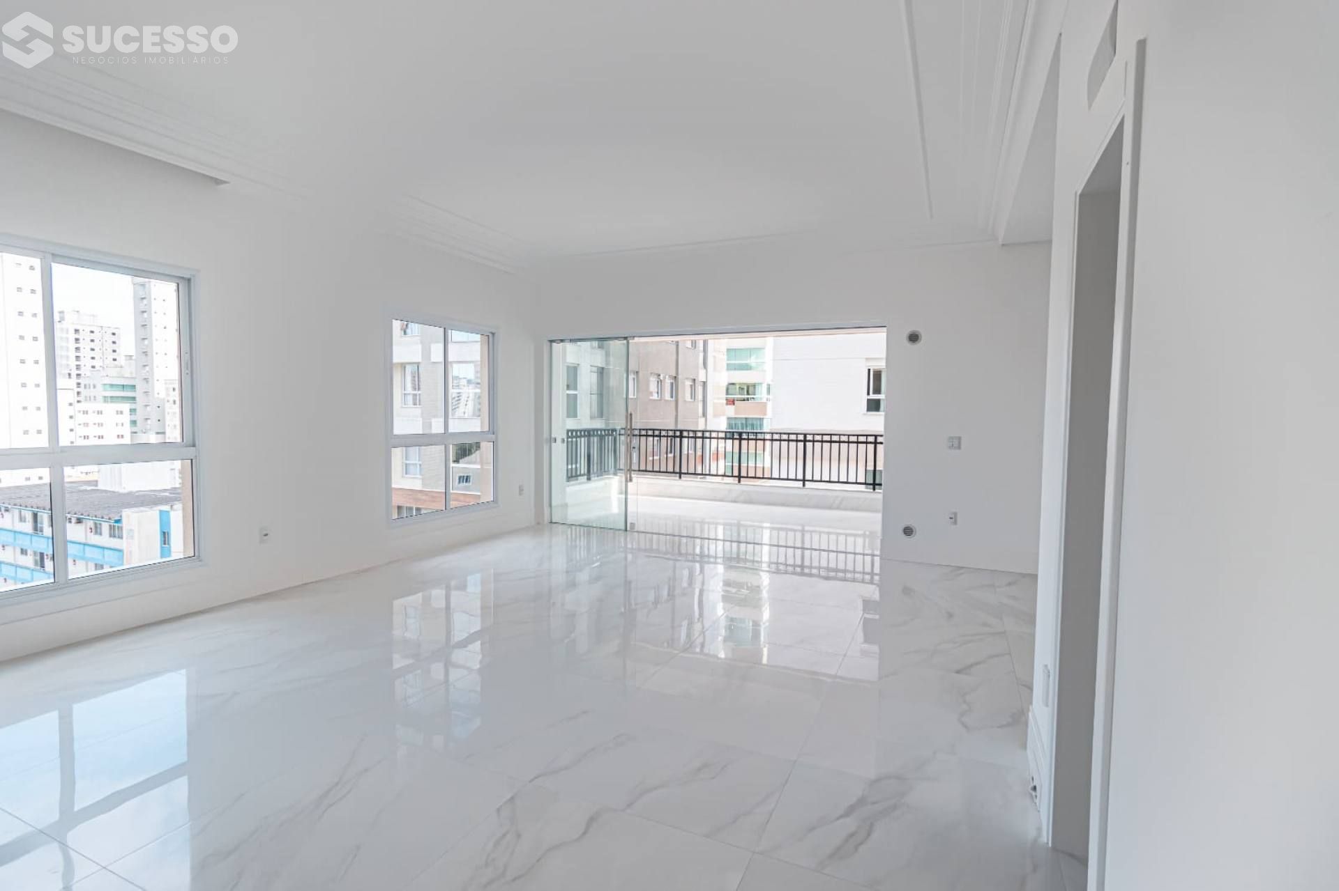 Apartamento 4 Suítes à Venda No Residencial La Belle - Meia Praia, Itapema