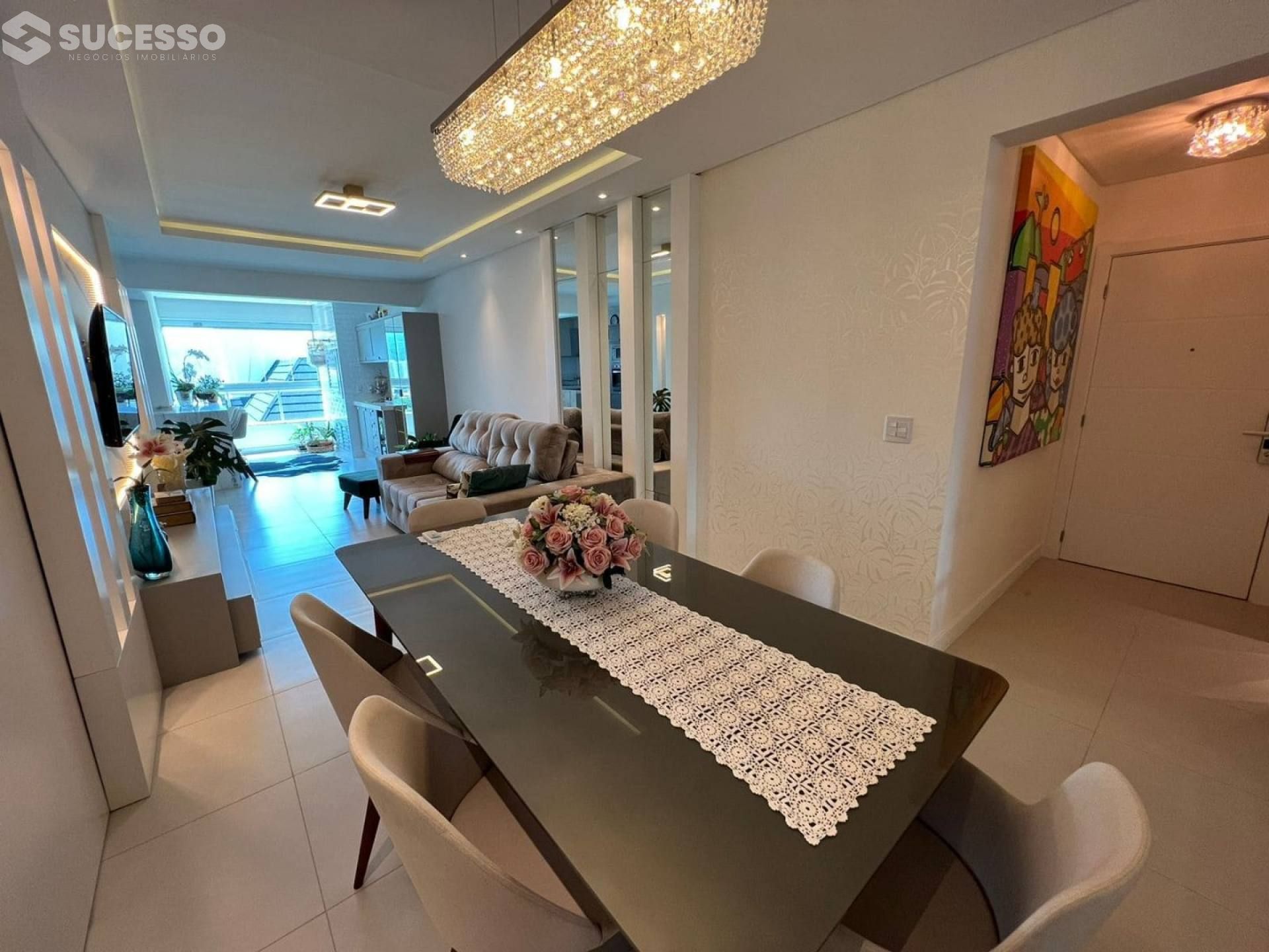 Apartamento À Venda 3 suítes na Meia Praia, Itapema