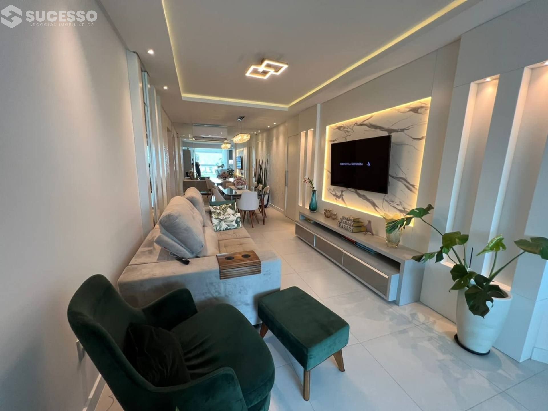 Apartamento À Venda 3 suítes na Meia Praia, Itapema