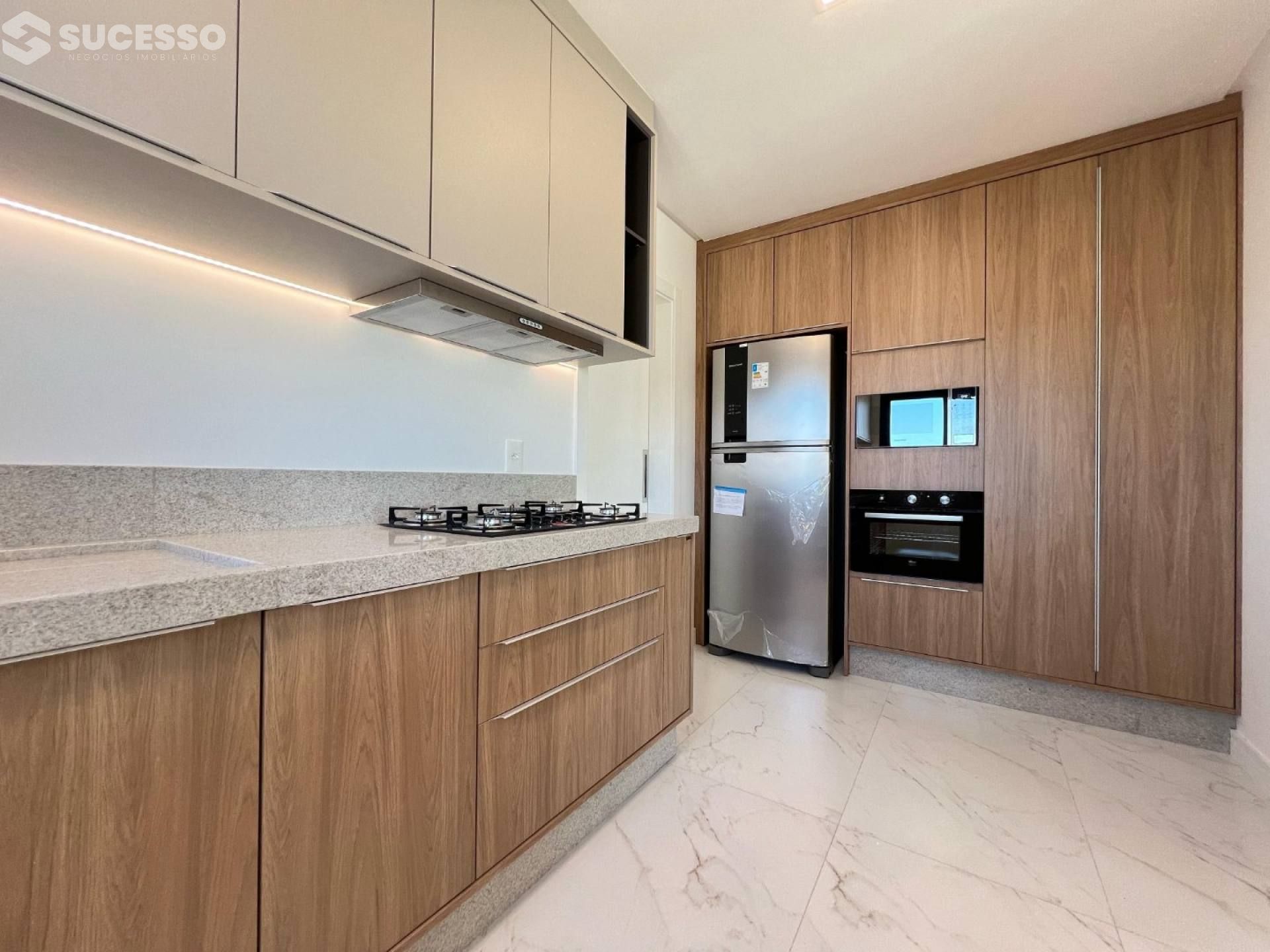 Apartamento À Venda com 3 suítes no bairro Meia Praia em Itapema