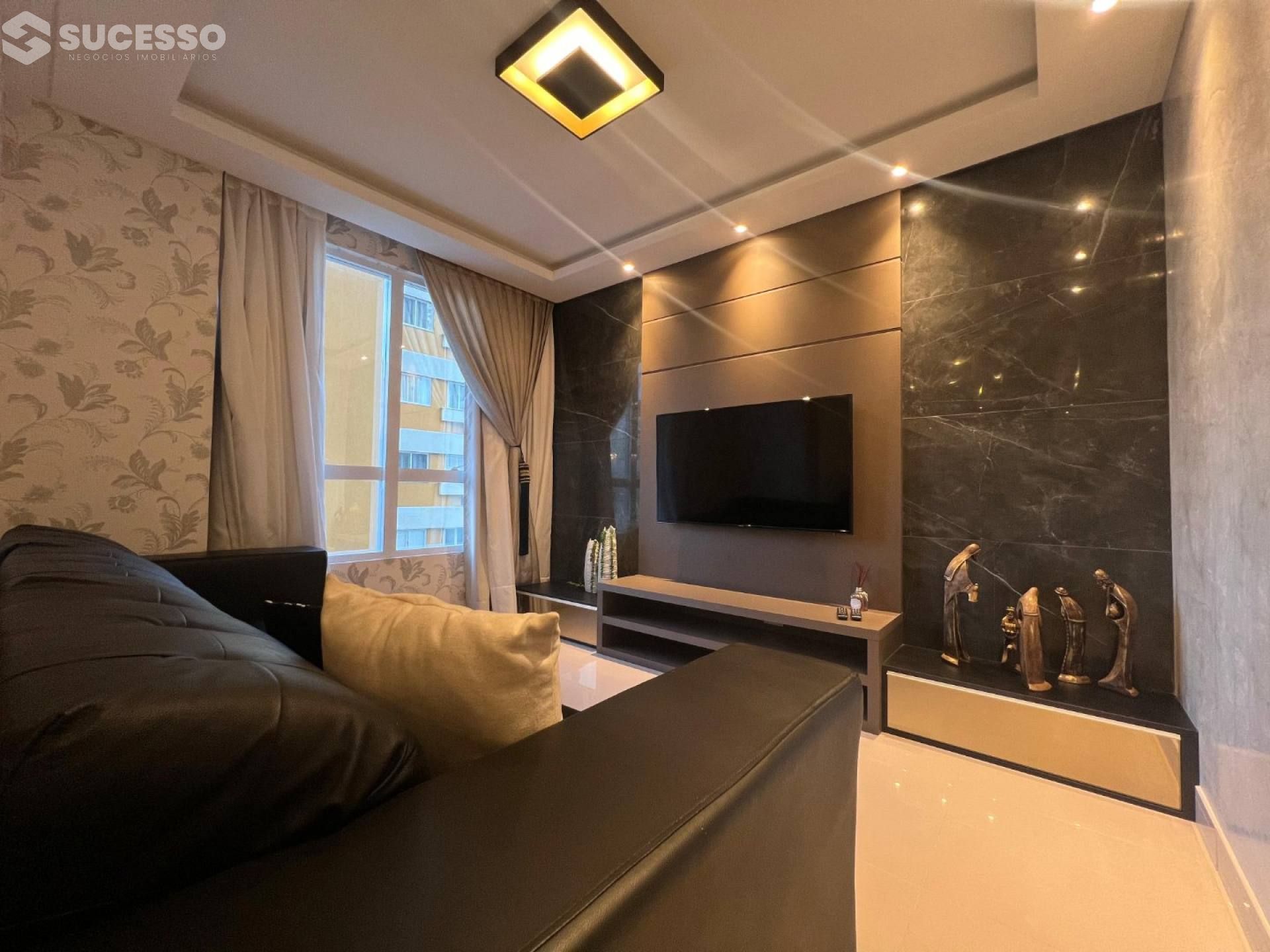 Apartamento Para Vender 4 suítes no bairro Meia Praia em Itapema