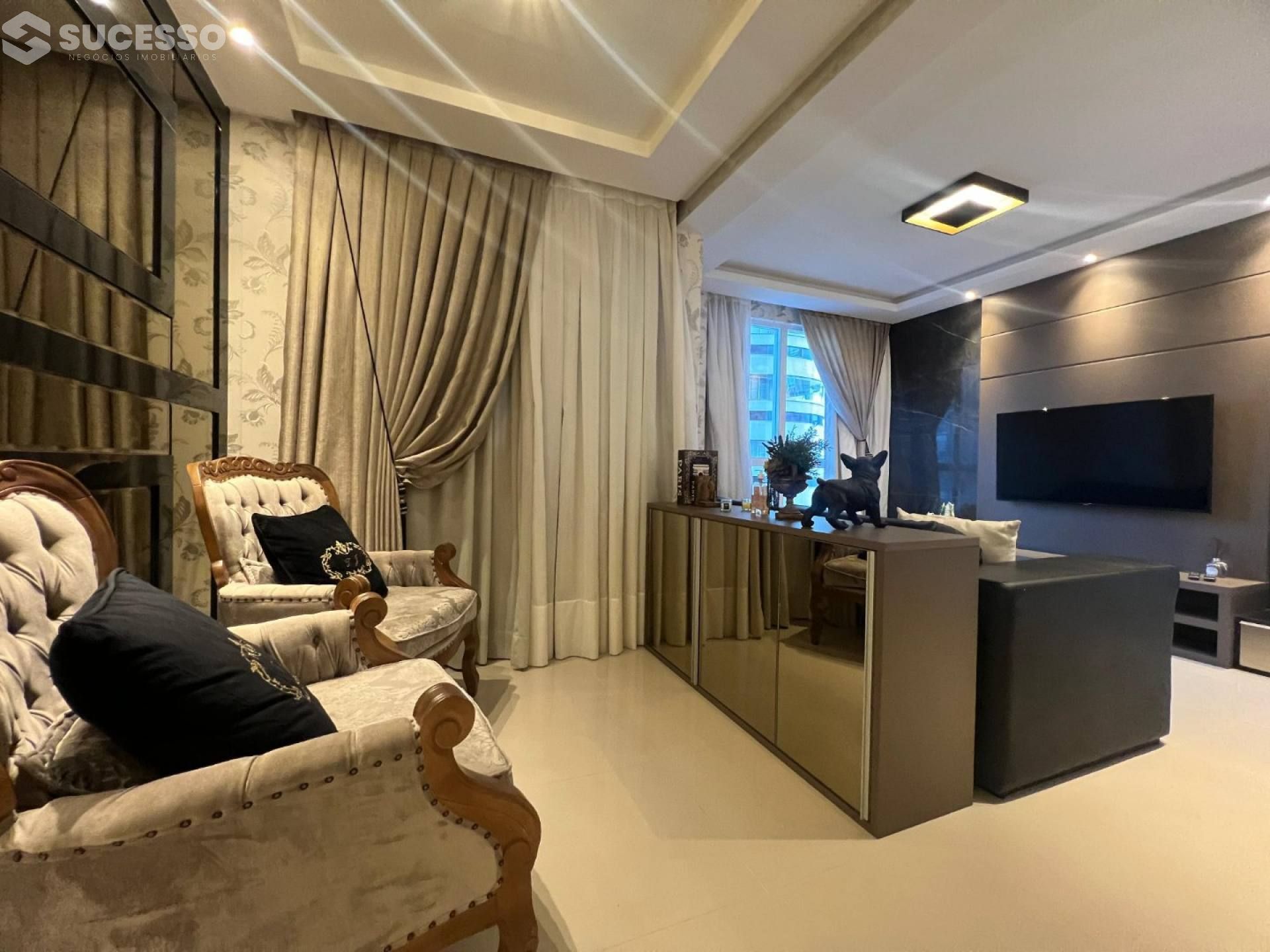 Apartamento Para Vender 4 suítes no bairro Meia Praia em Itapema