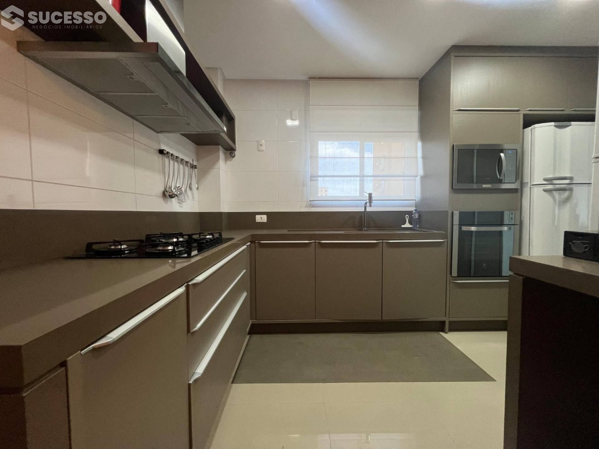 Apartamento Para Vender 4 suítes no bairro Meia Praia em Itapema