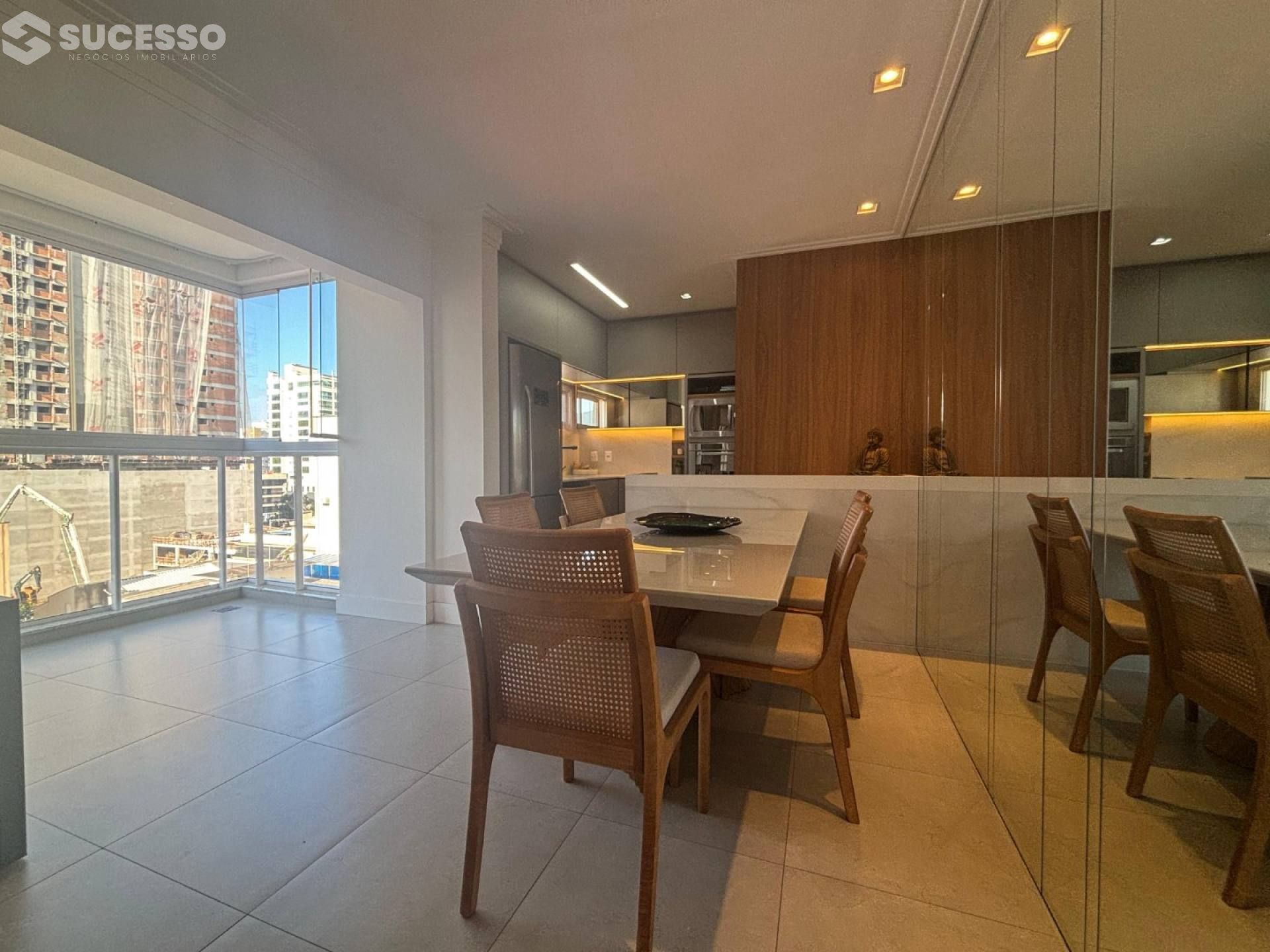 Apartamento Para Vender com 3 quartos 1 suítes no bairro Centro em Itapema