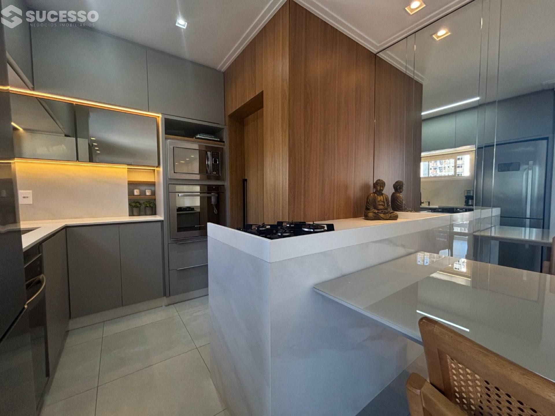 Apartamento Para Vender com 3 quartos 1 suítes no bairro Centro em Itapema