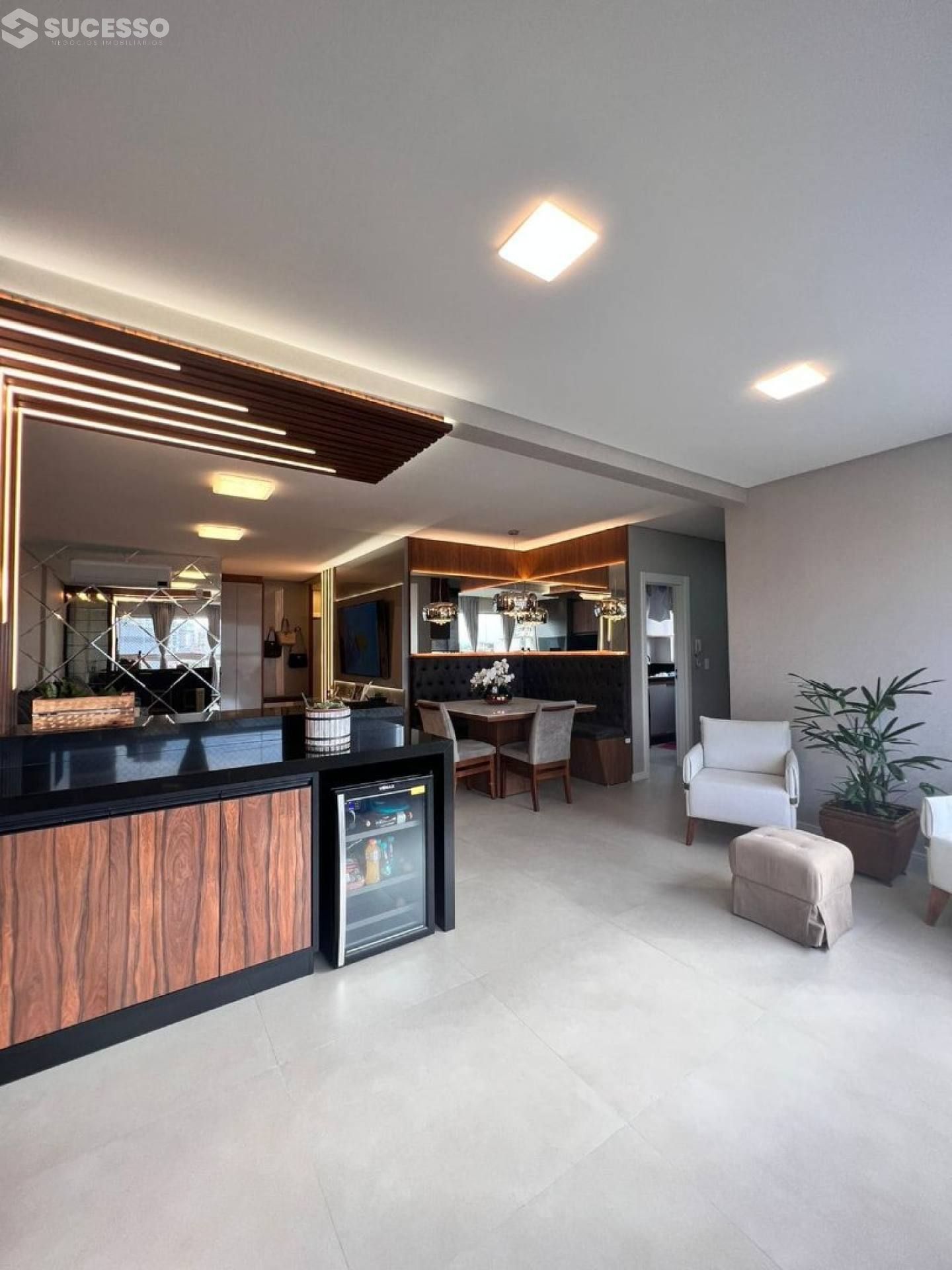 Apartamento À Venda com 3 quartos 2 suítes no Morretes em Itapema