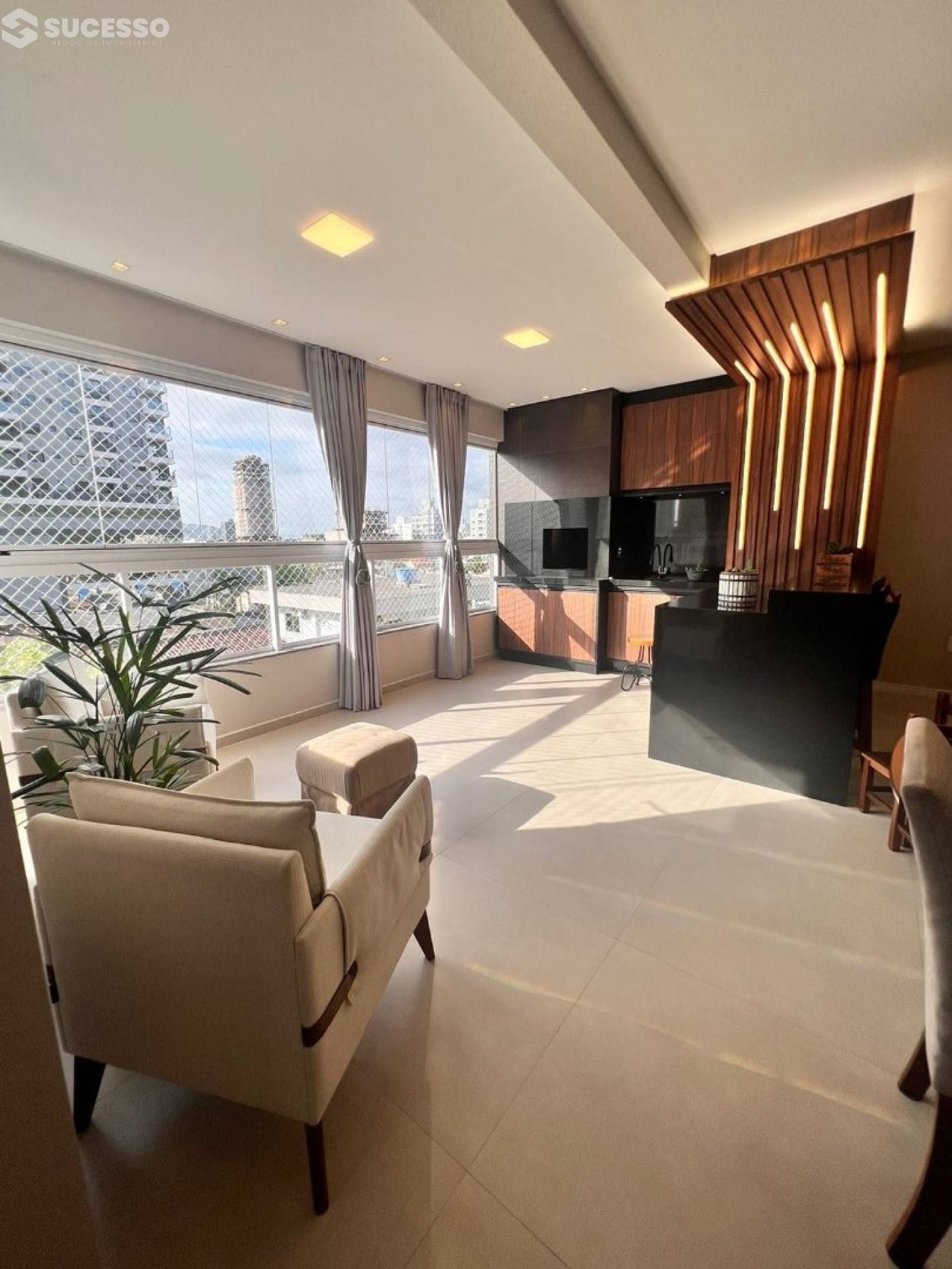 Apartamento À Venda com 3 quartos 2 suítes no Morretes em Itapema