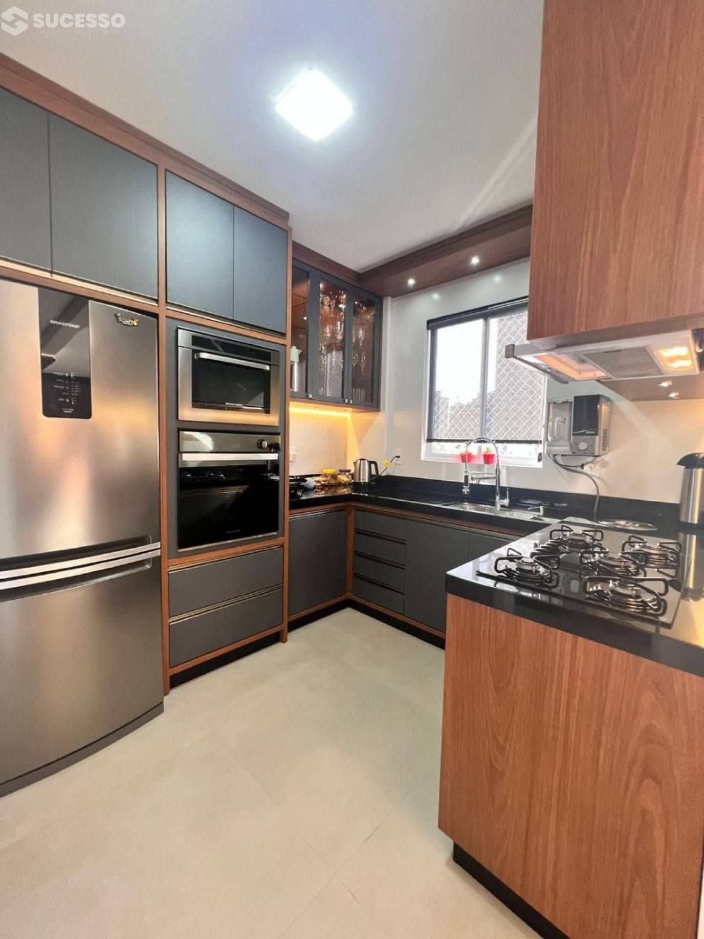 Apartamento À Venda com 3 quartos 2 suítes no Morretes em Itapema