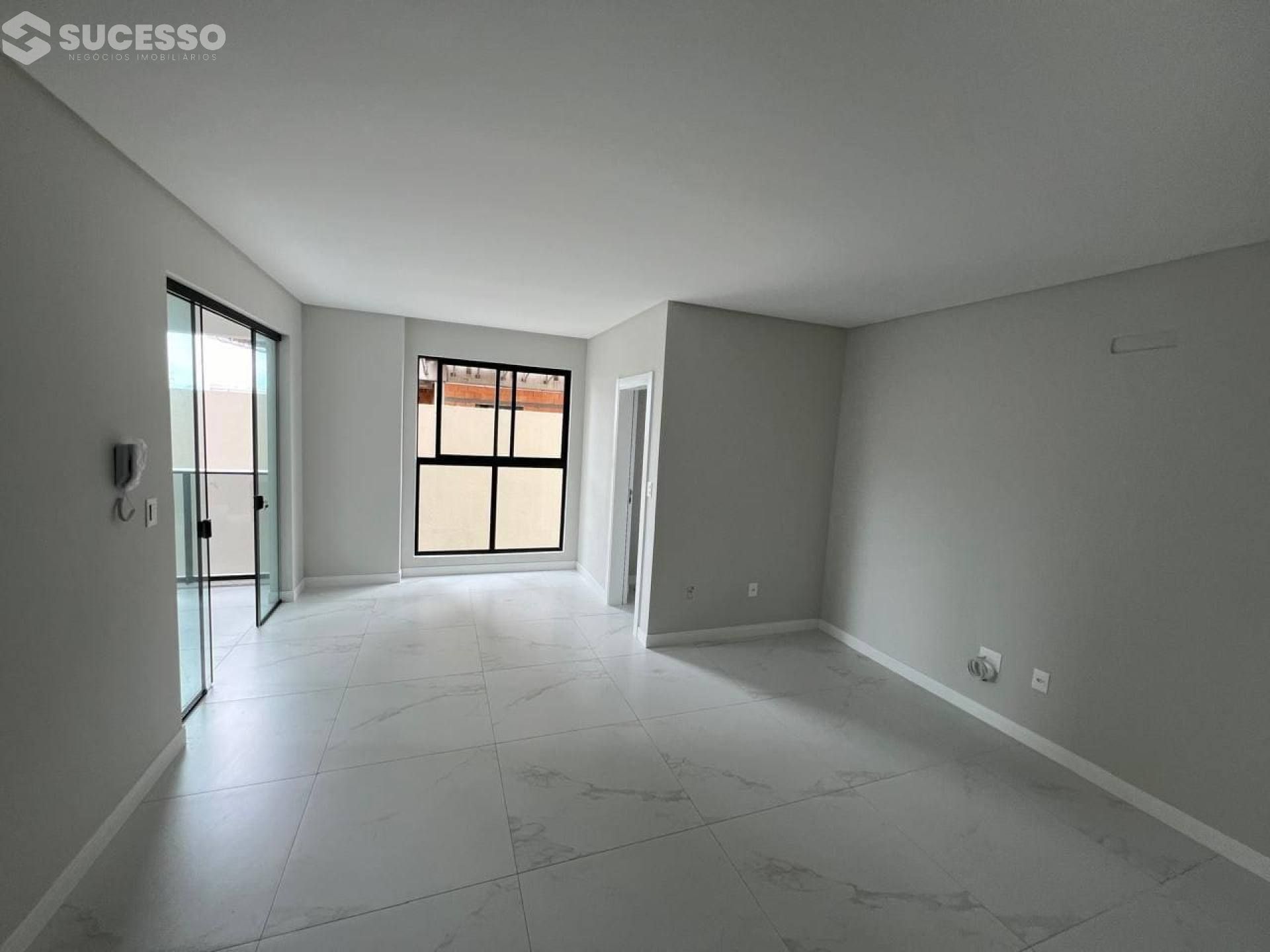 Apartamento Para Vender 3 suítes no bairro Meia Praia em Itapema