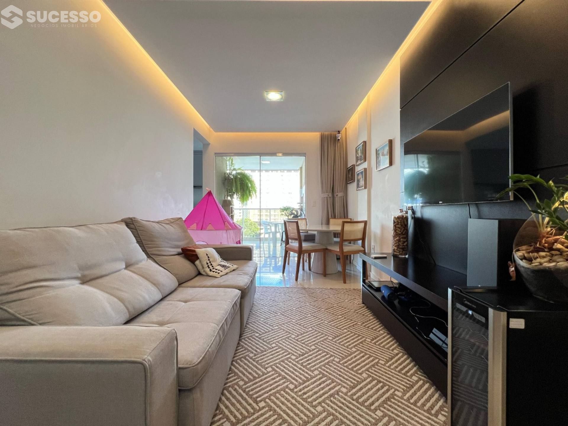 Apartamento À Venda com 2 suítes no bairro Meia Praia, Itapema