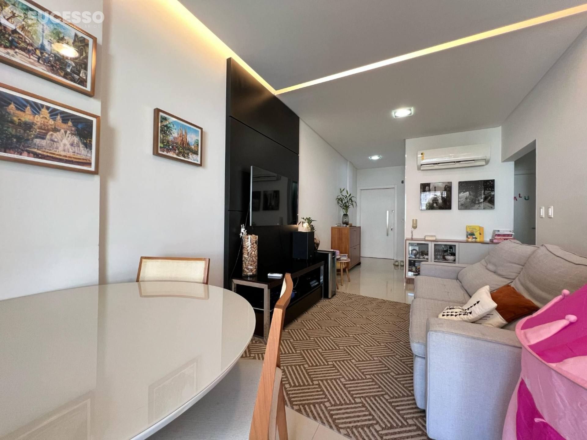 Apartamento À Venda com 2 suítes no bairro Meia Praia, Itapema