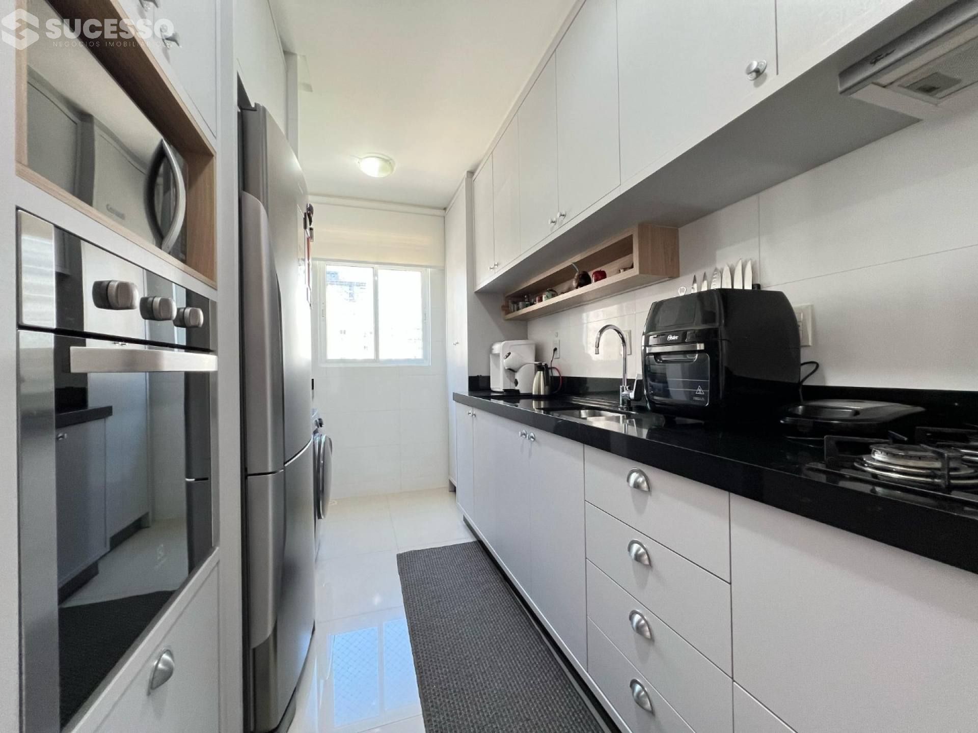 Apartamento À Venda com 2 suítes no bairro Meia Praia, Itapema