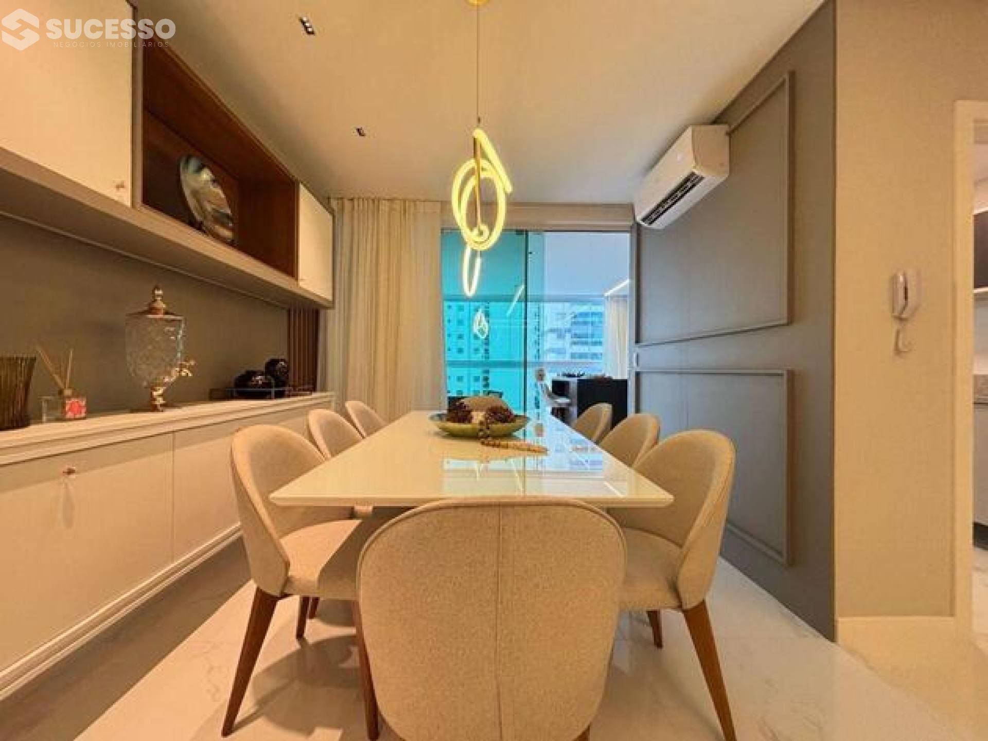 Apartamento Para Vender 3 suítes no bairro Meia Praia em Itapema