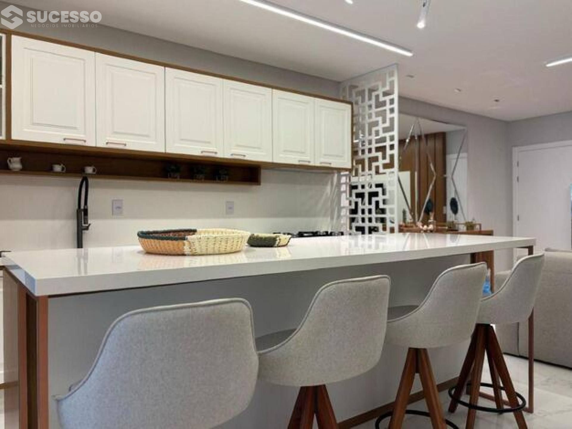 Apartamento Para Vender 3 suítes no bairro Meia Praia em Itapema