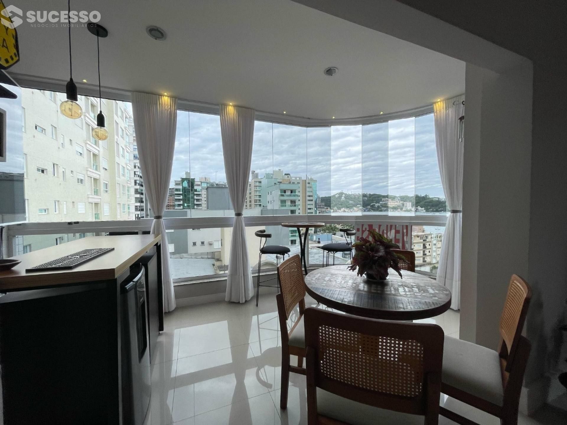 Apartamento Para Vender com 2 quartos 1 suítes no bairro Centro em Itapema