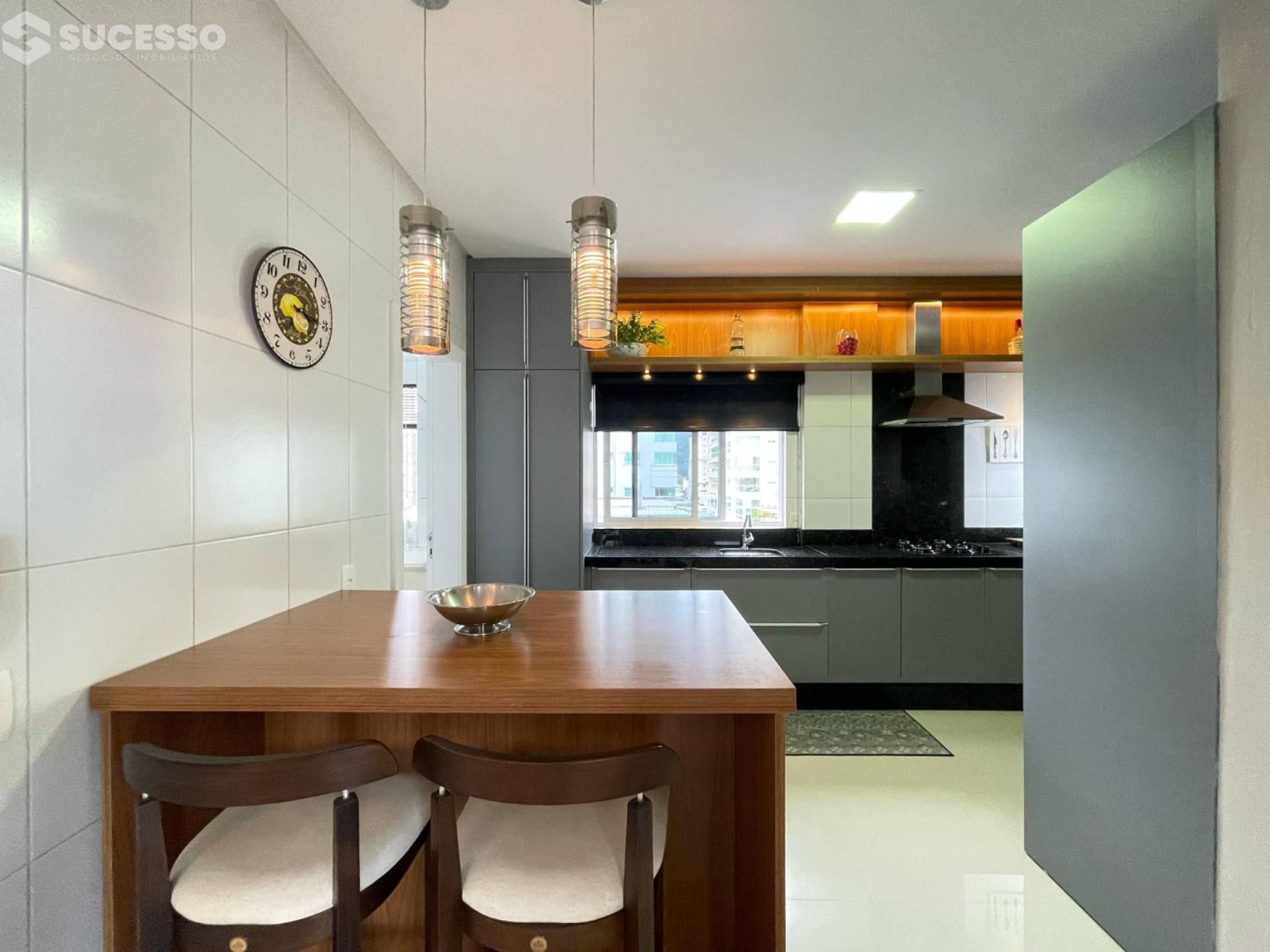 Apartamento Para Vender com 2 quartos 1 suítes no bairro Centro em Itapema