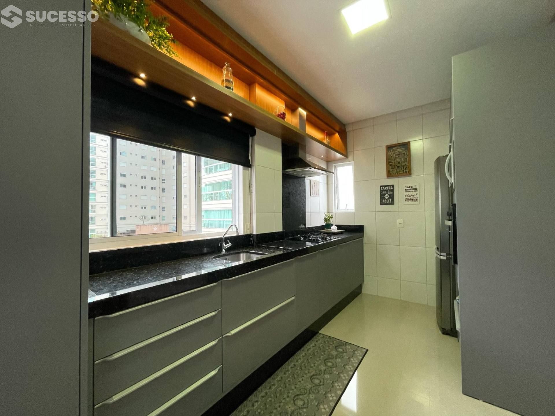 Apartamento Para Vender com 2 quartos 1 suítes no bairro Centro em Itapema