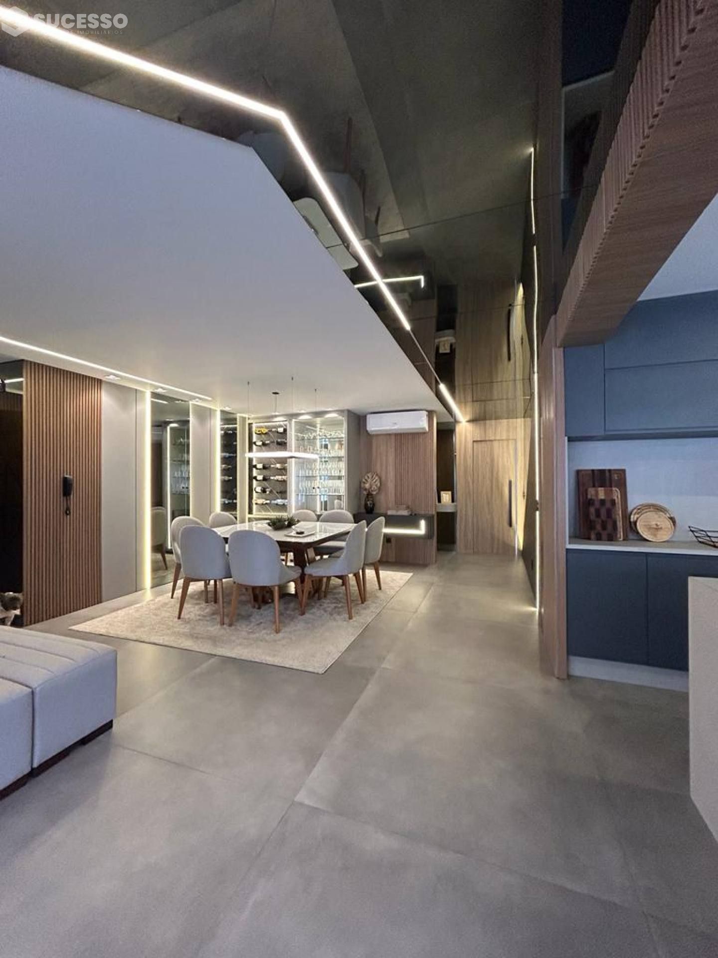 Apartamento Para Vender com 4 quartos e 2 suítes na Meia Praia, Itapema