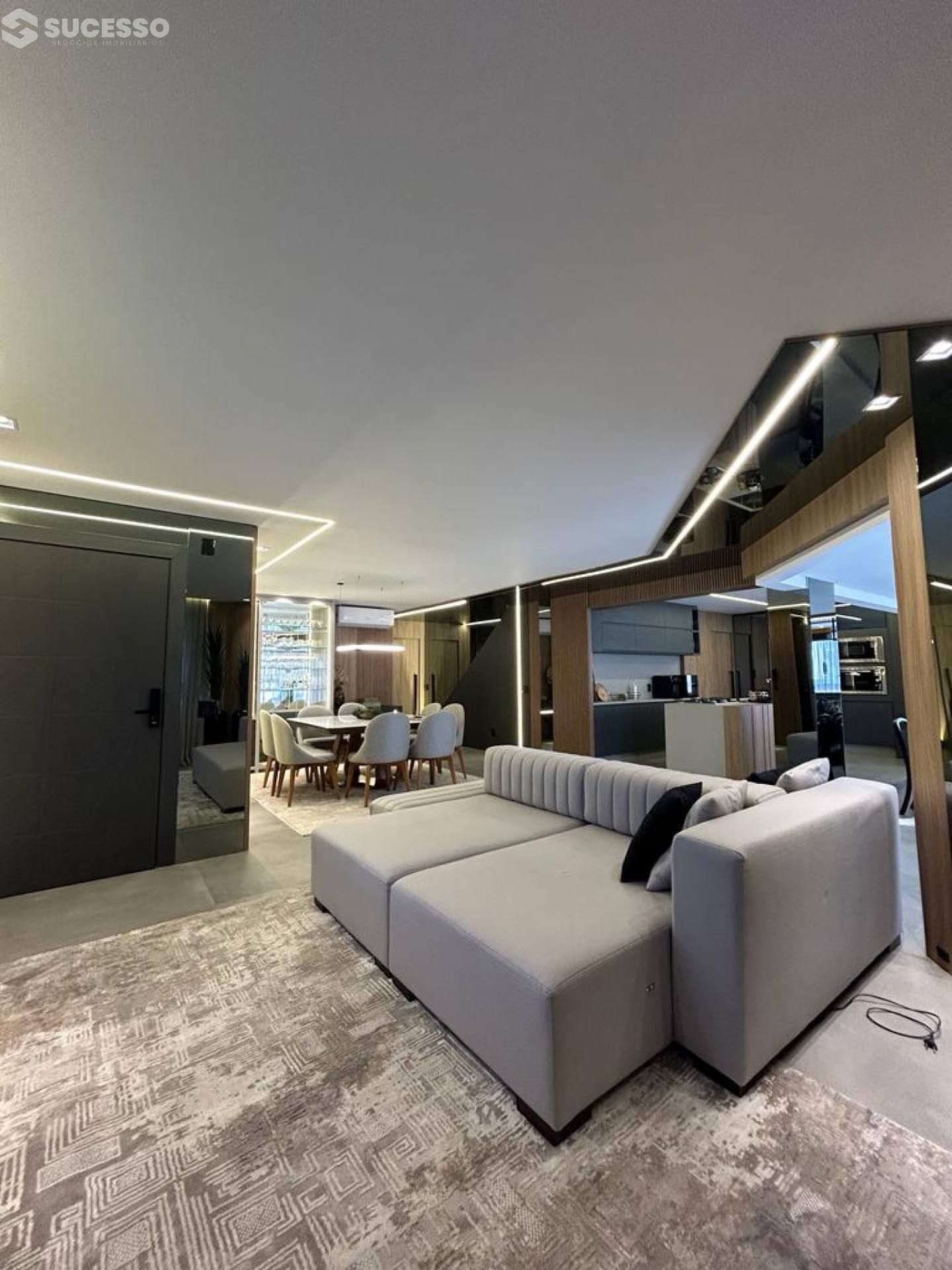 Apartamento Para Vender com 4 quartos e 2 suítes na Meia Praia, Itapema