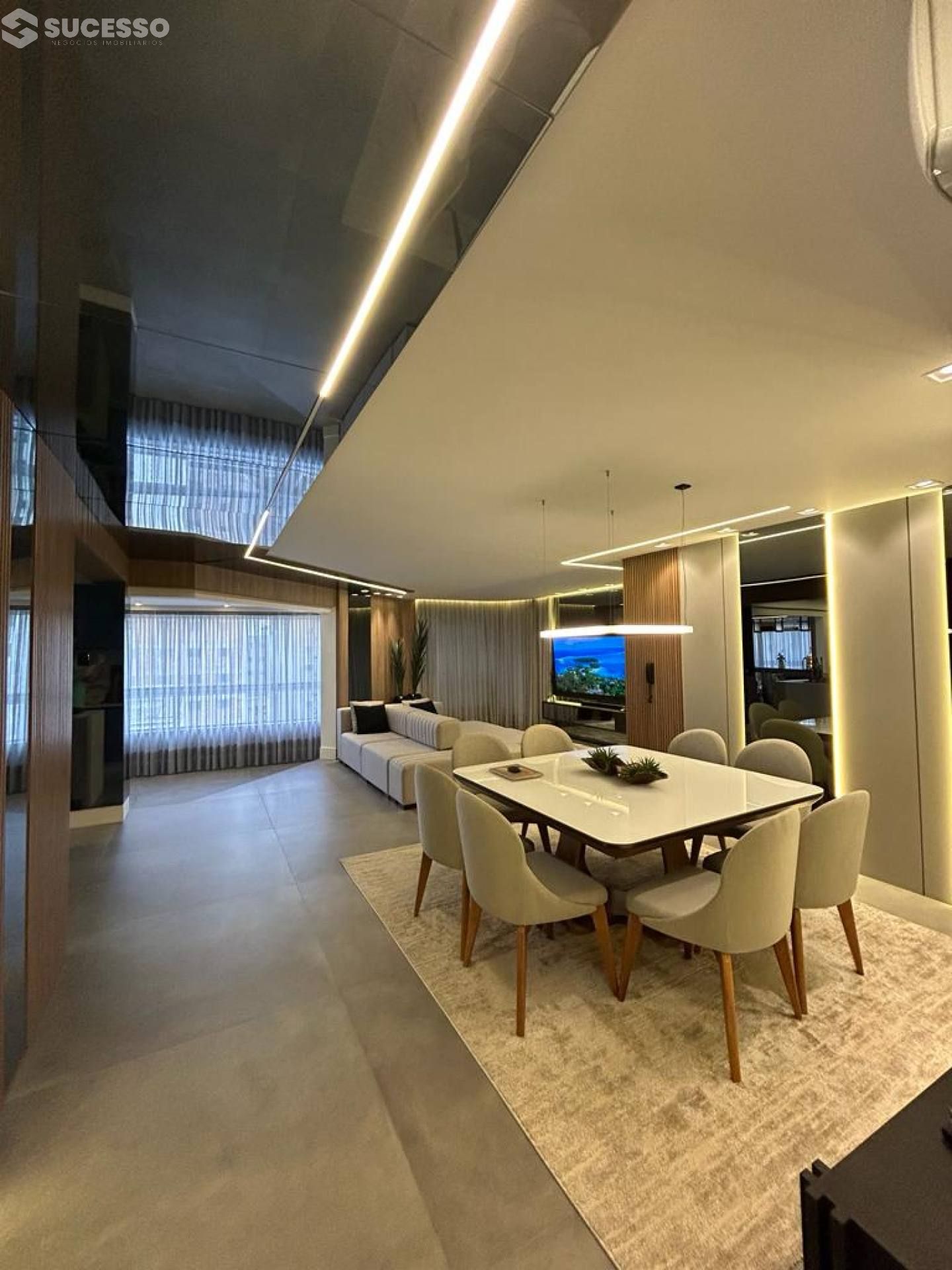 Apartamento Para Vender com 4 quartos e 2 suítes na Meia Praia, Itapema