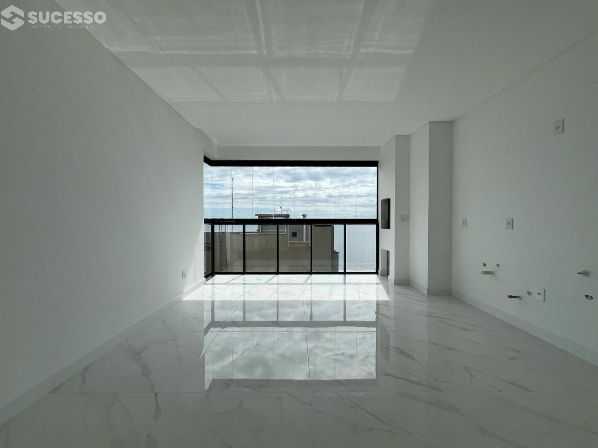 Apartamento À Venda na Meia Praia, Itapema, com 3 Suítes