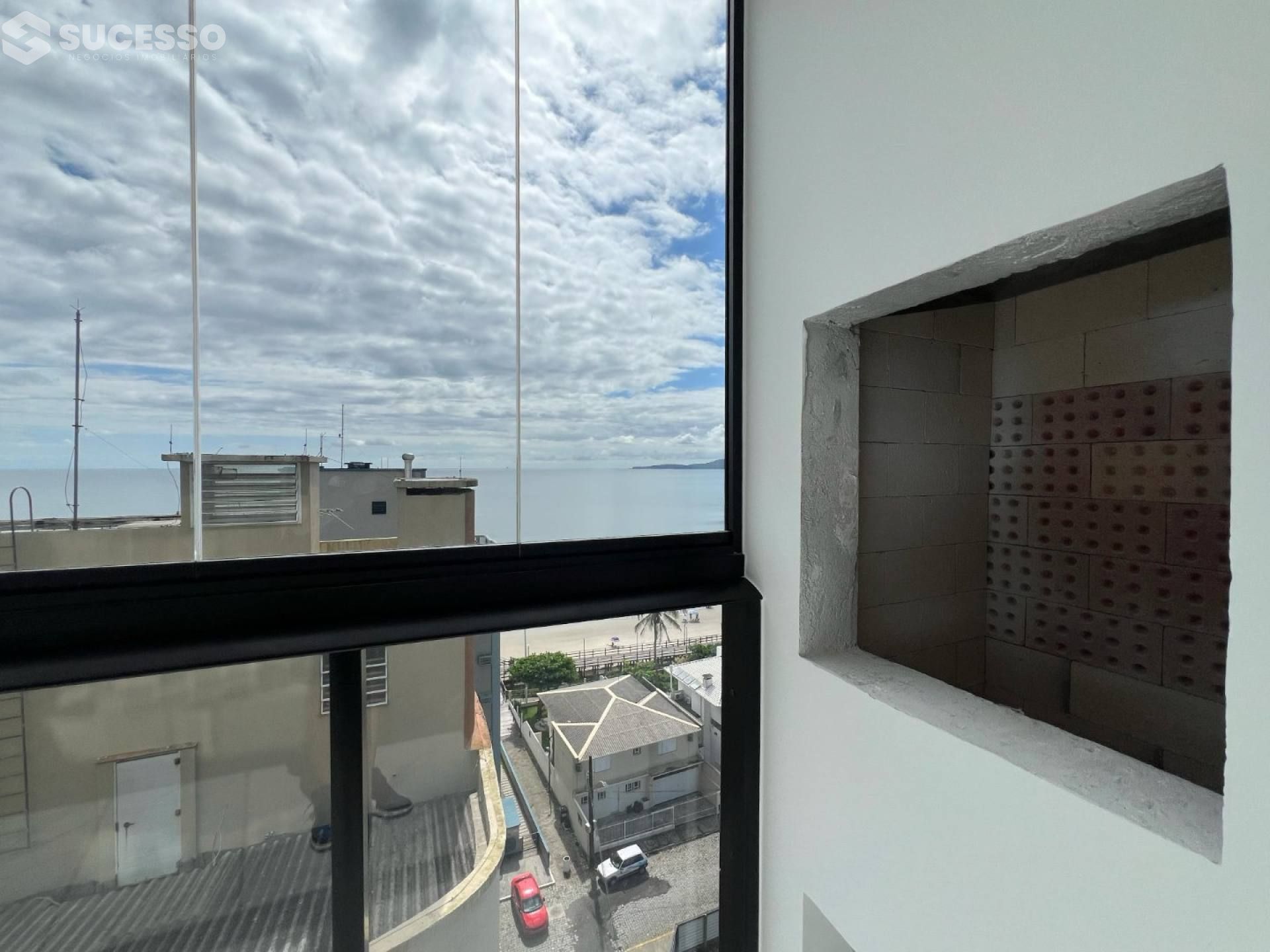 Apartamento À Venda na Meia Praia, Itapema, com 3 Suítes