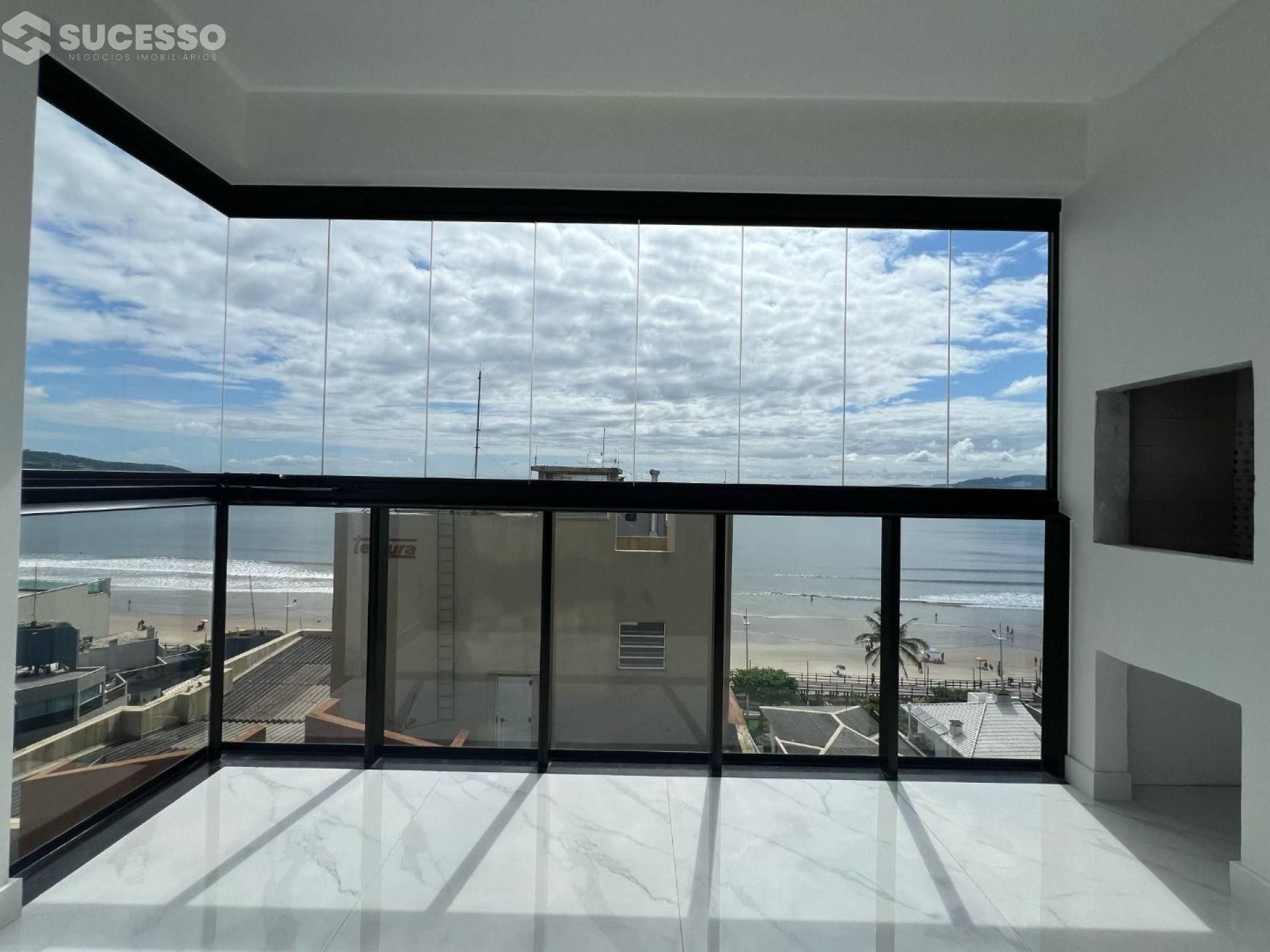 Apartamento À Venda na Meia Praia, Itapema, com 3 Suítes