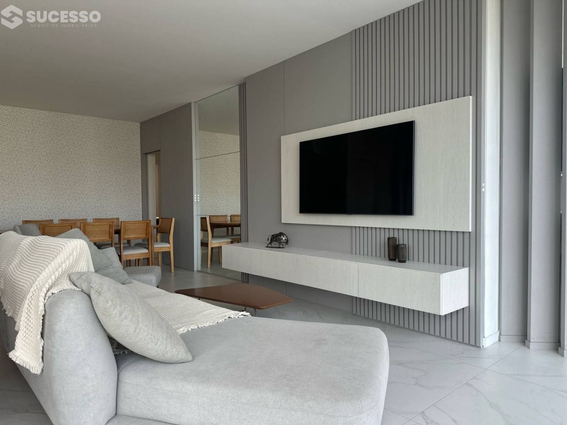 Apartamento Para Vender 3 suítes no bairro Meia Praia, Itapema