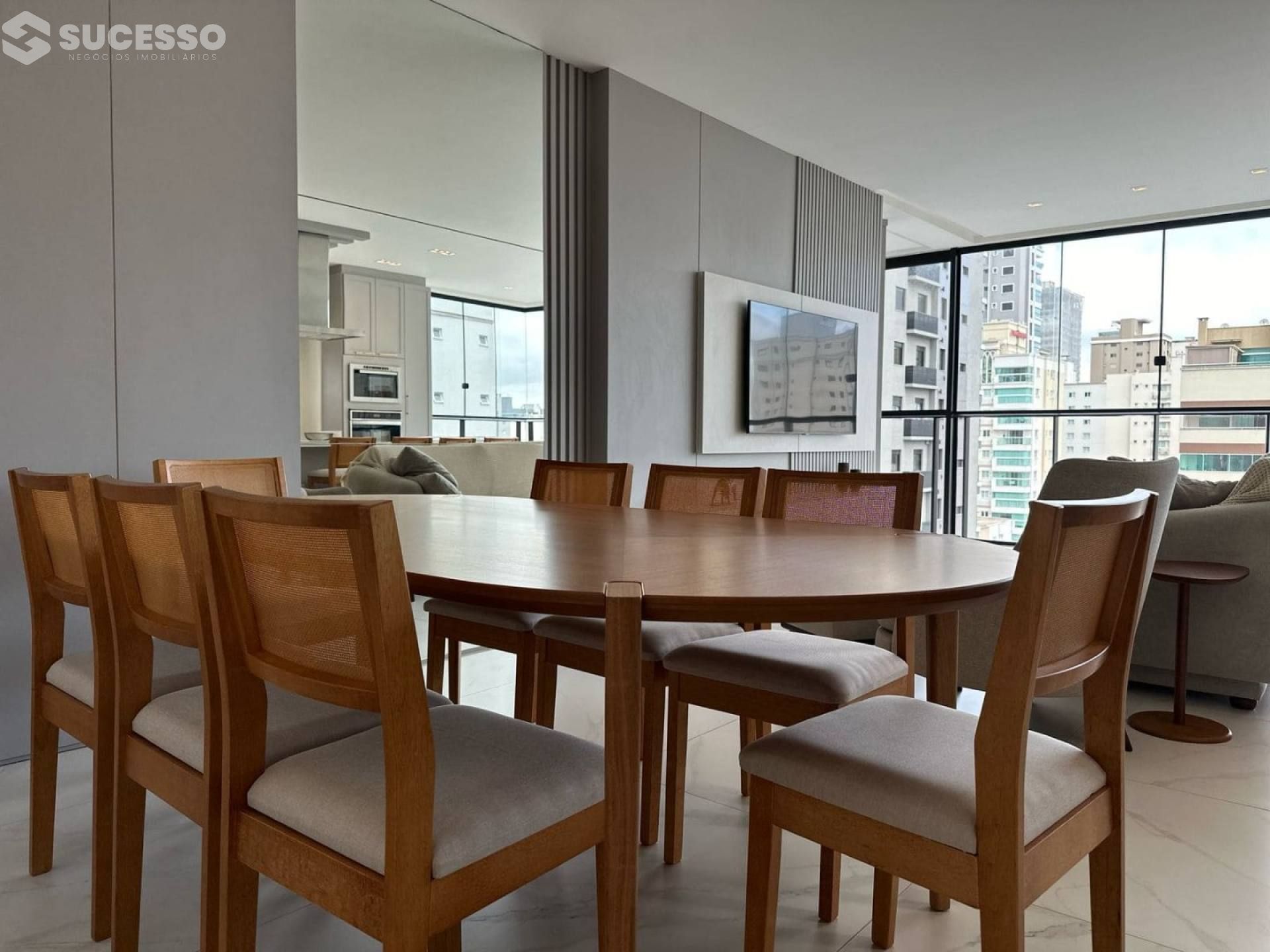 Apartamento Para Vender 3 suítes no bairro Meia Praia, Itapema