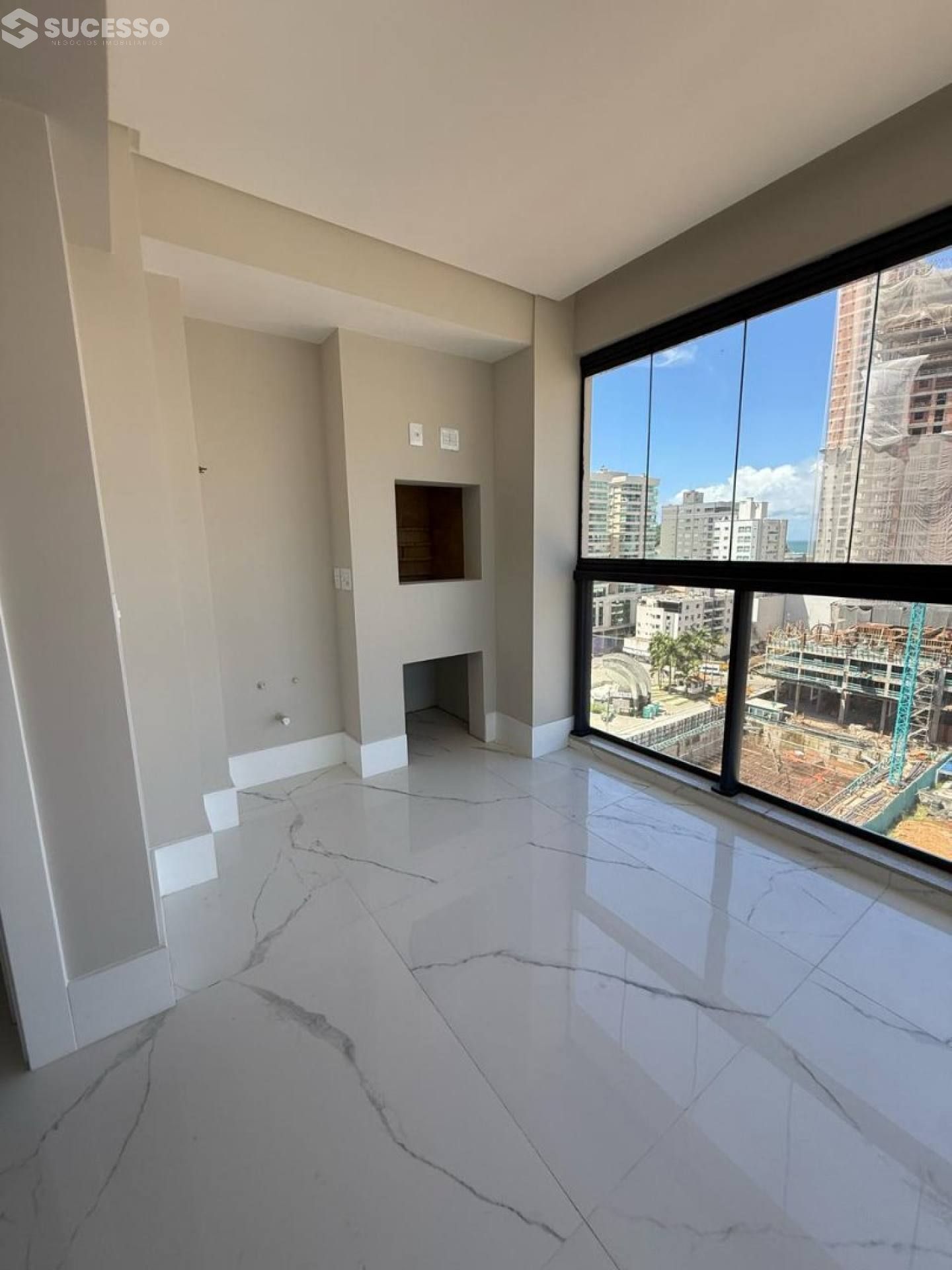 Apartamento Novo À Venda com 3 suítes no bairro Centro, Itapema