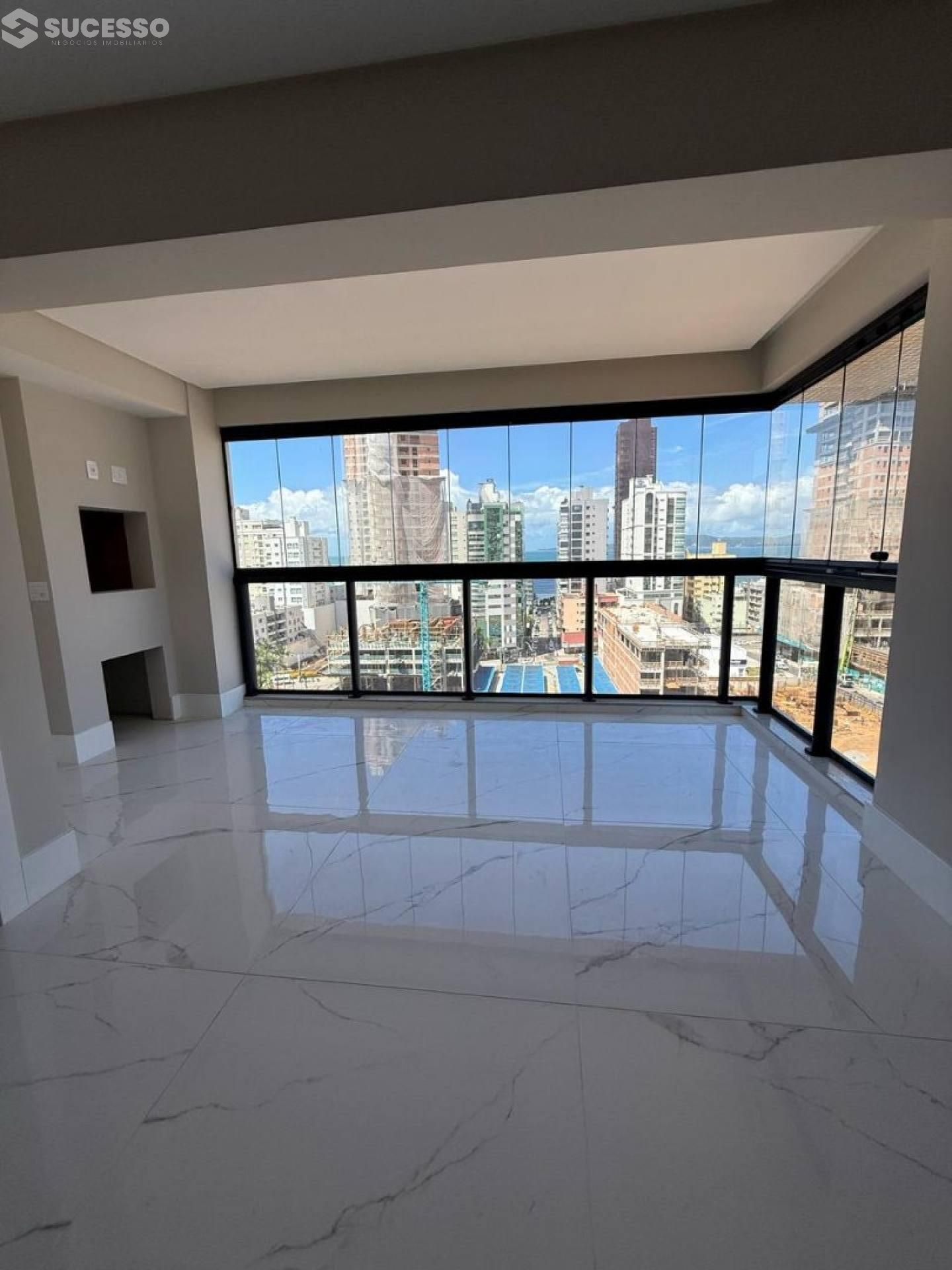 Apartamento Novo À Venda com 3 suítes no bairro Centro, Itapema