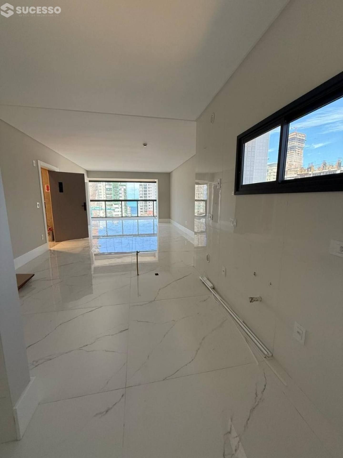 Apartamento Novo À Venda com 3 suítes no bairro Centro, Itapema