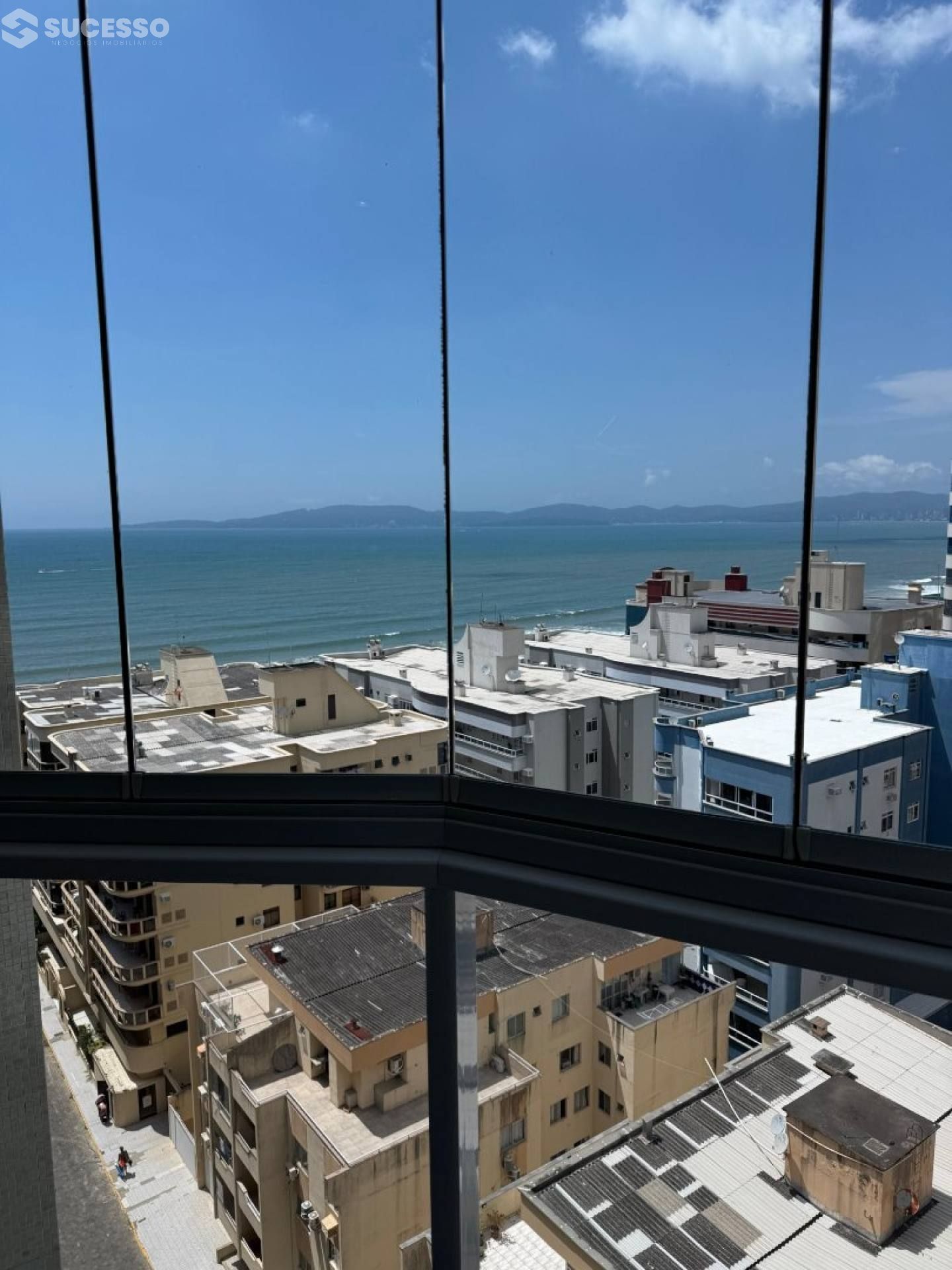 Apartamento À Venda com 3 suítes no bairro Centro em Itapema