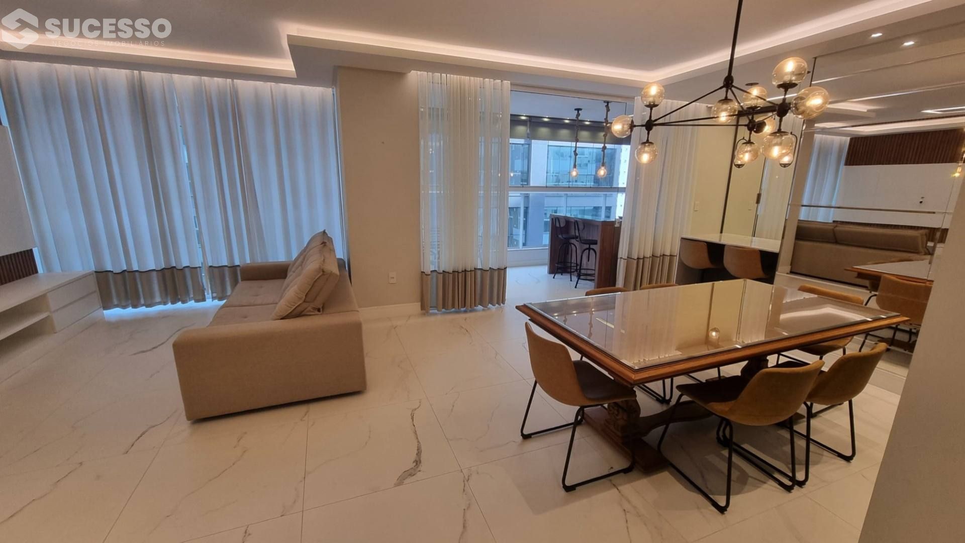 Apartamento Para Vender 3 suítes na Meia Praia em Itapema