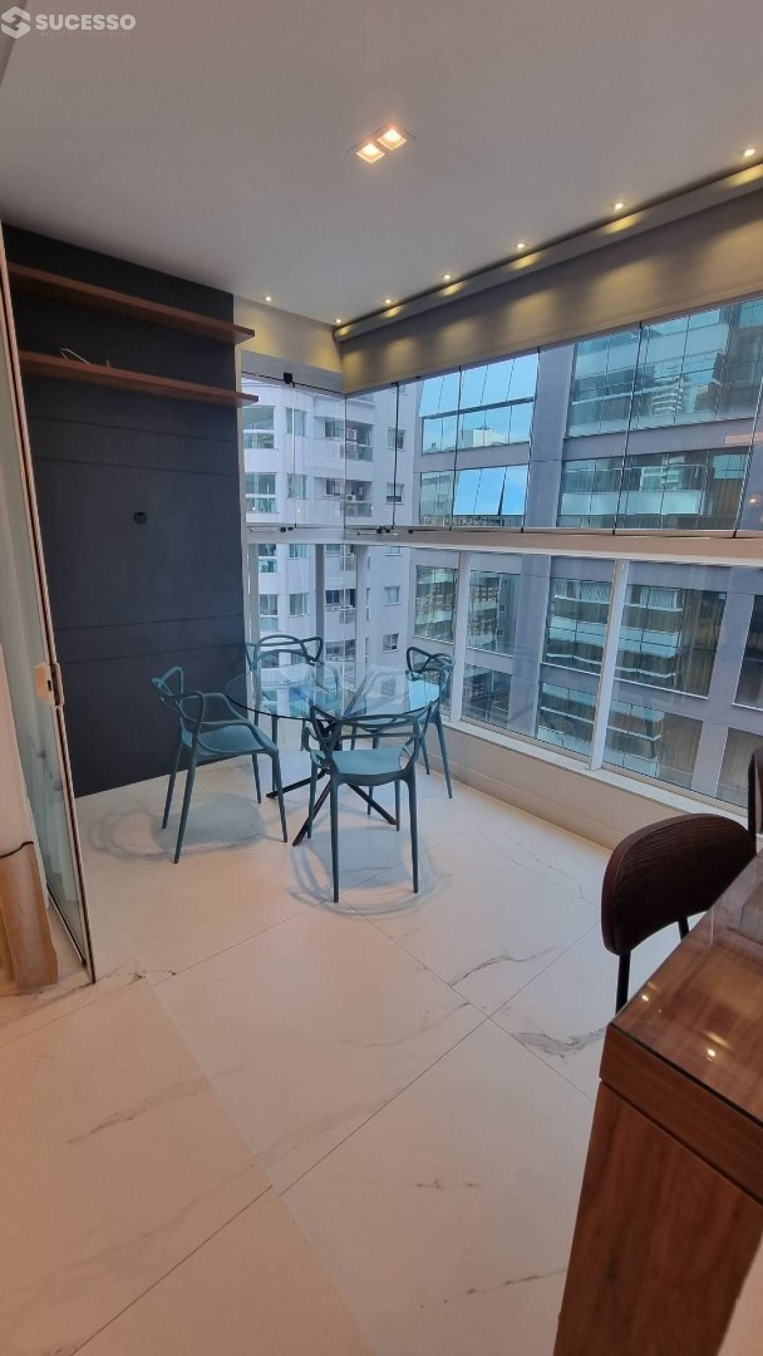 Apartamento Para Vender 3 suítes na Meia Praia em Itapema