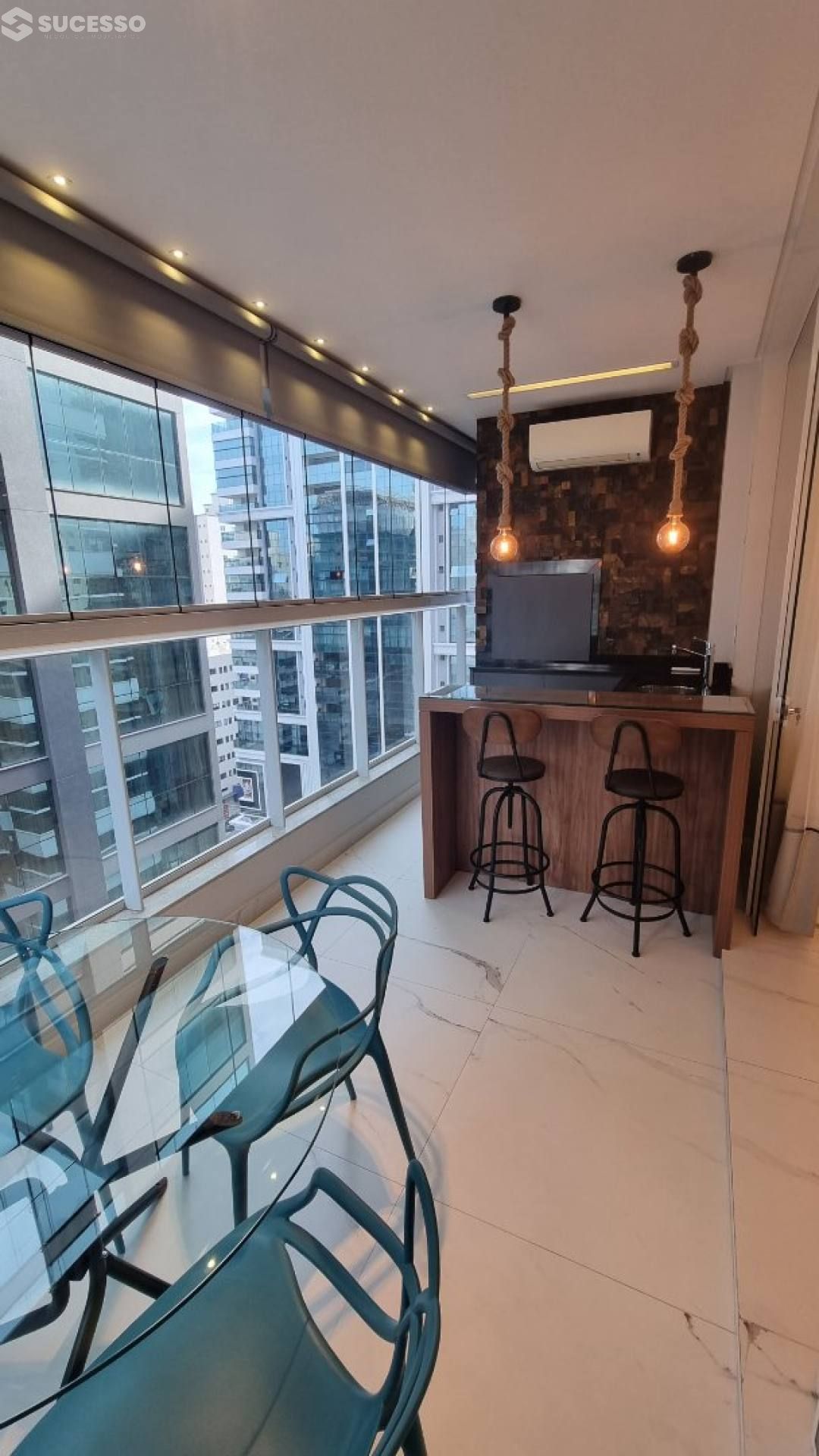 Apartamento Para Vender 3 suítes na Meia Praia em Itapema