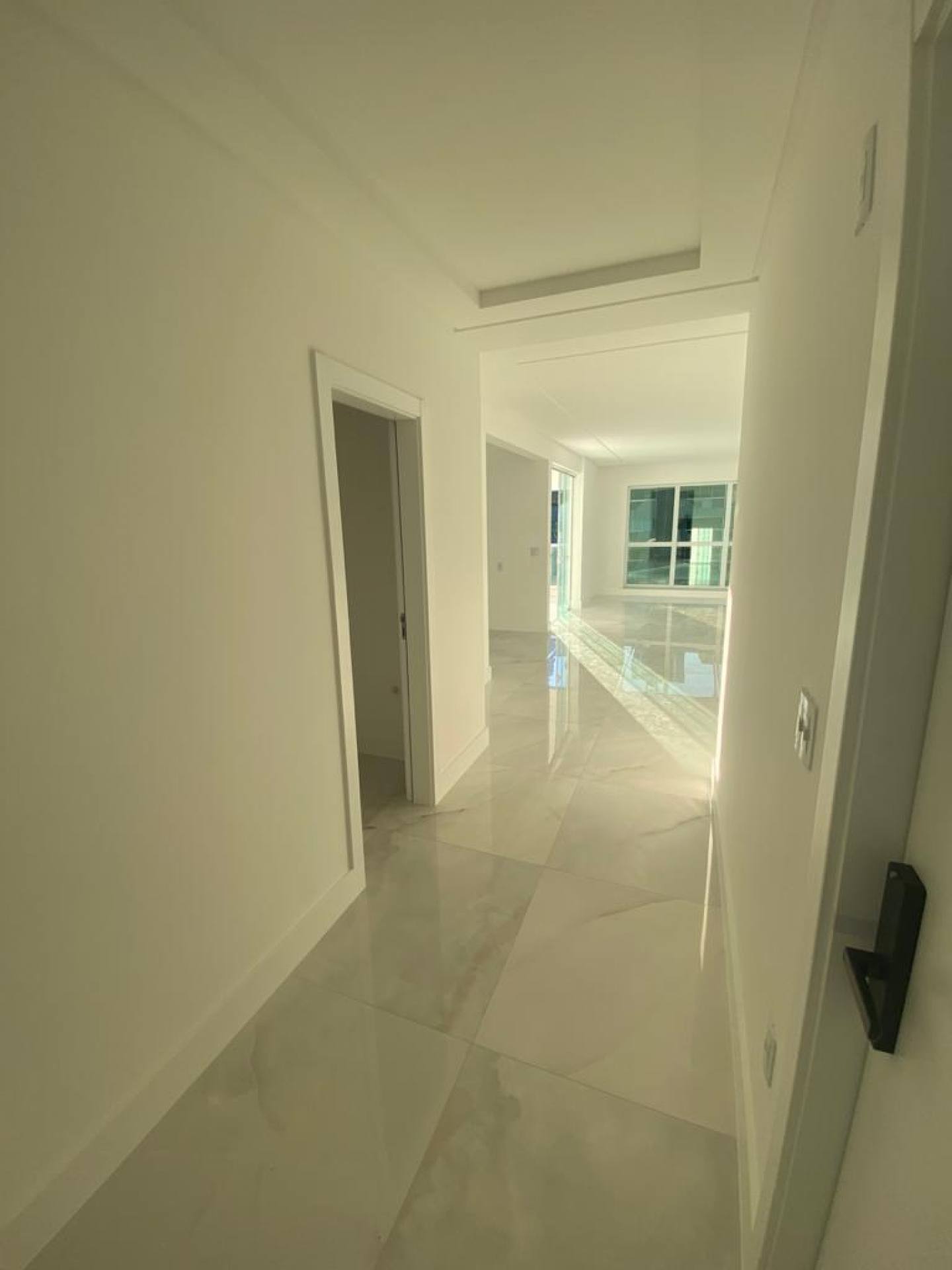 Apartamento Para Vender 4 suítes no bairro Meia Praia em Itapema