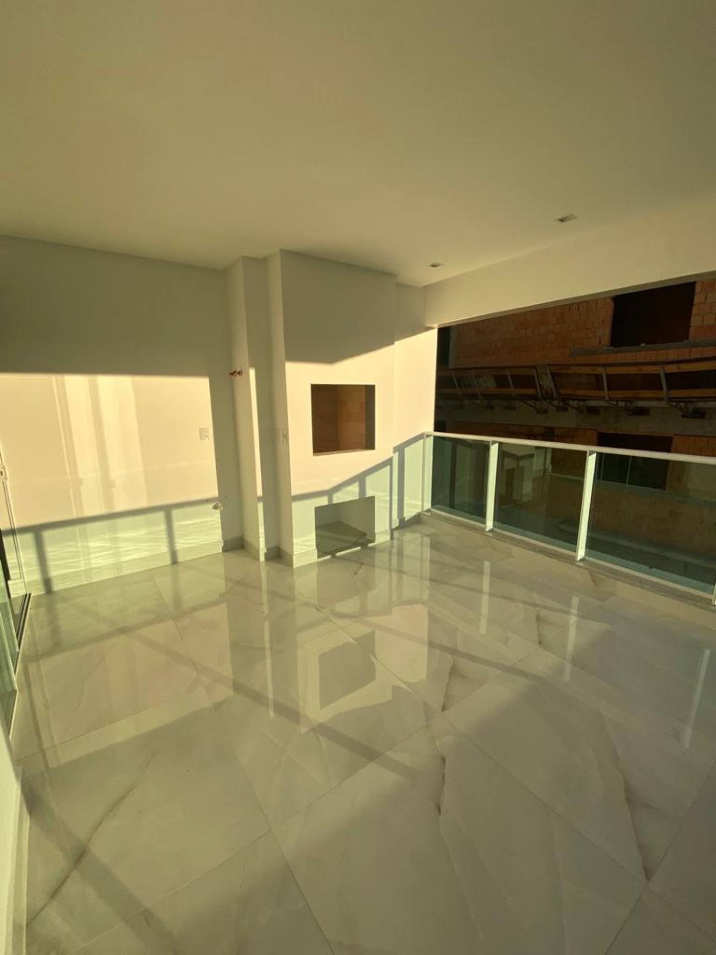 Apartamento Para Vender 4 suítes no bairro Meia Praia em Itapema