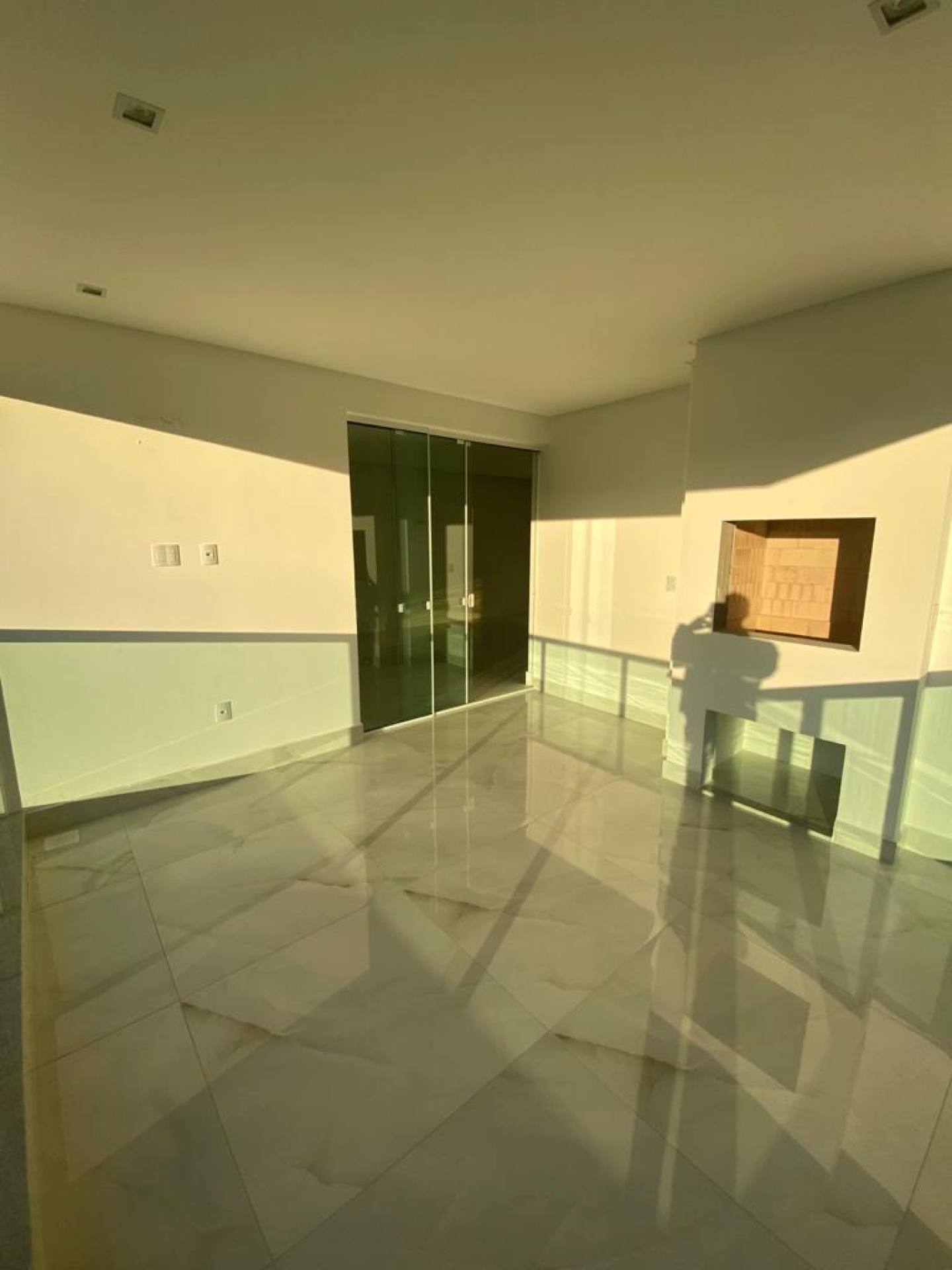 Apartamento Para Vender 4 suítes no bairro Meia Praia em Itapema