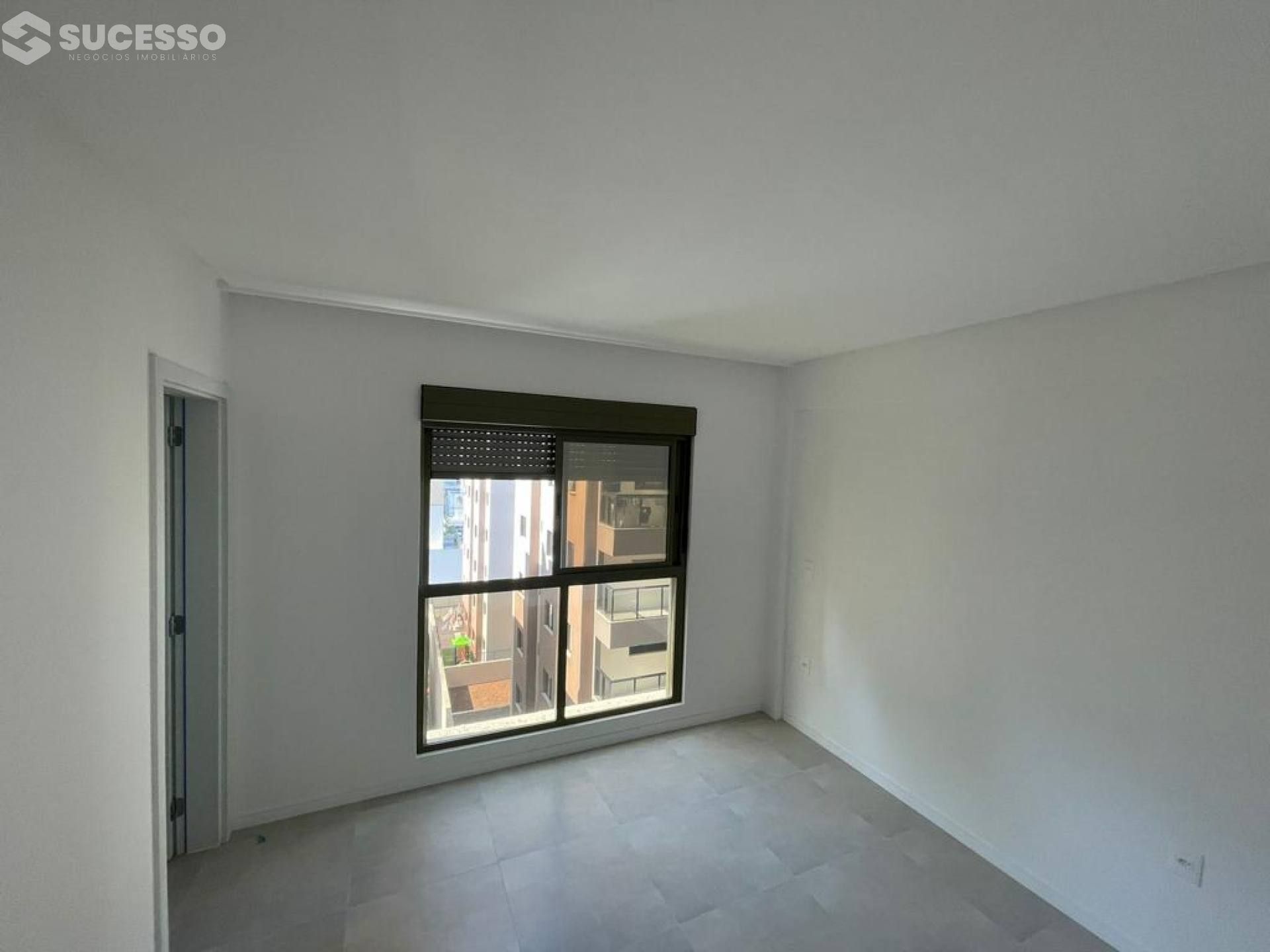 Apartamento Para Vender 3 suítes no bairro Meia Praia, Itapema