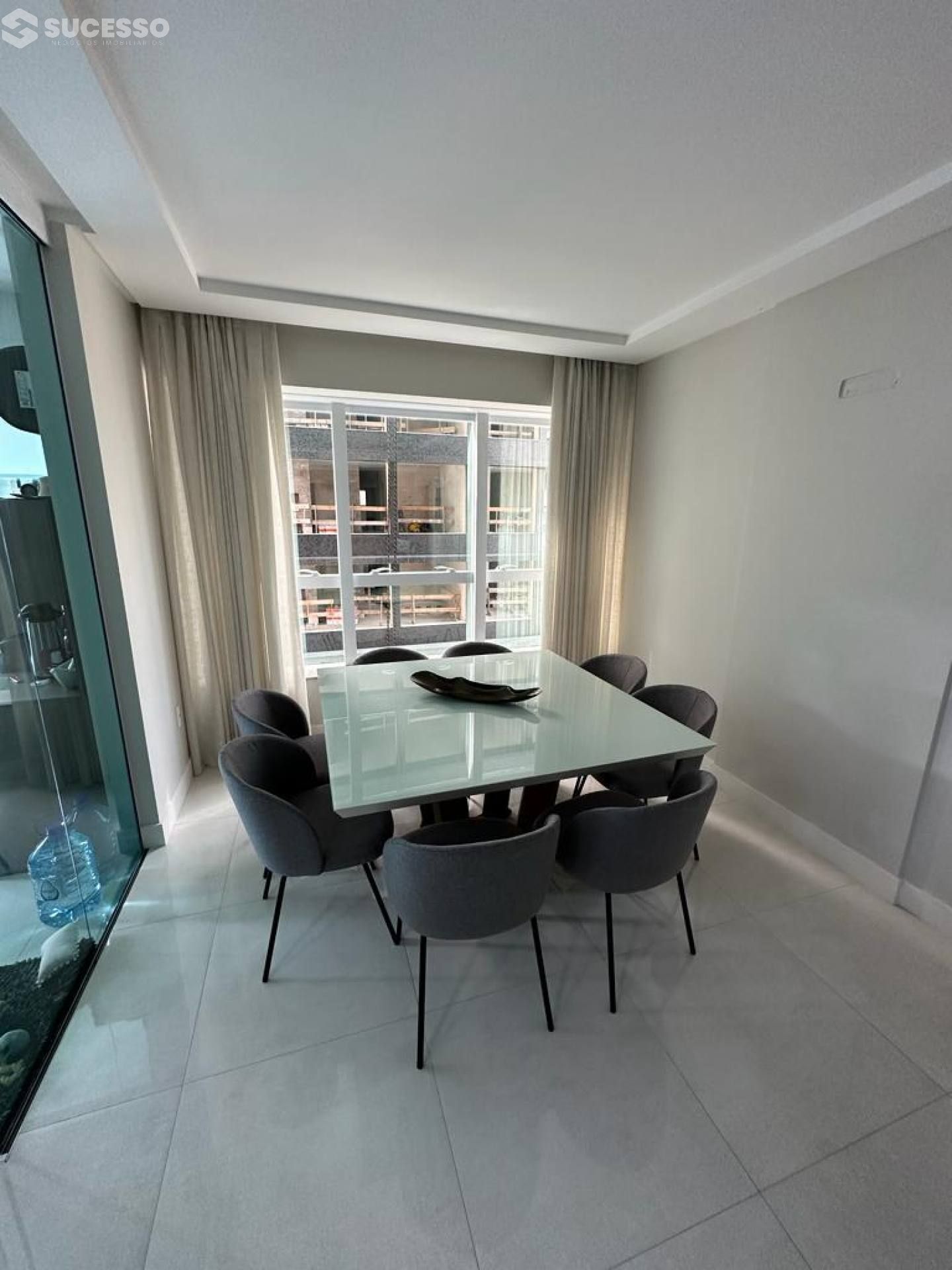 Apartamento Para Vender 4 suítes na Meia Praia, Itapema