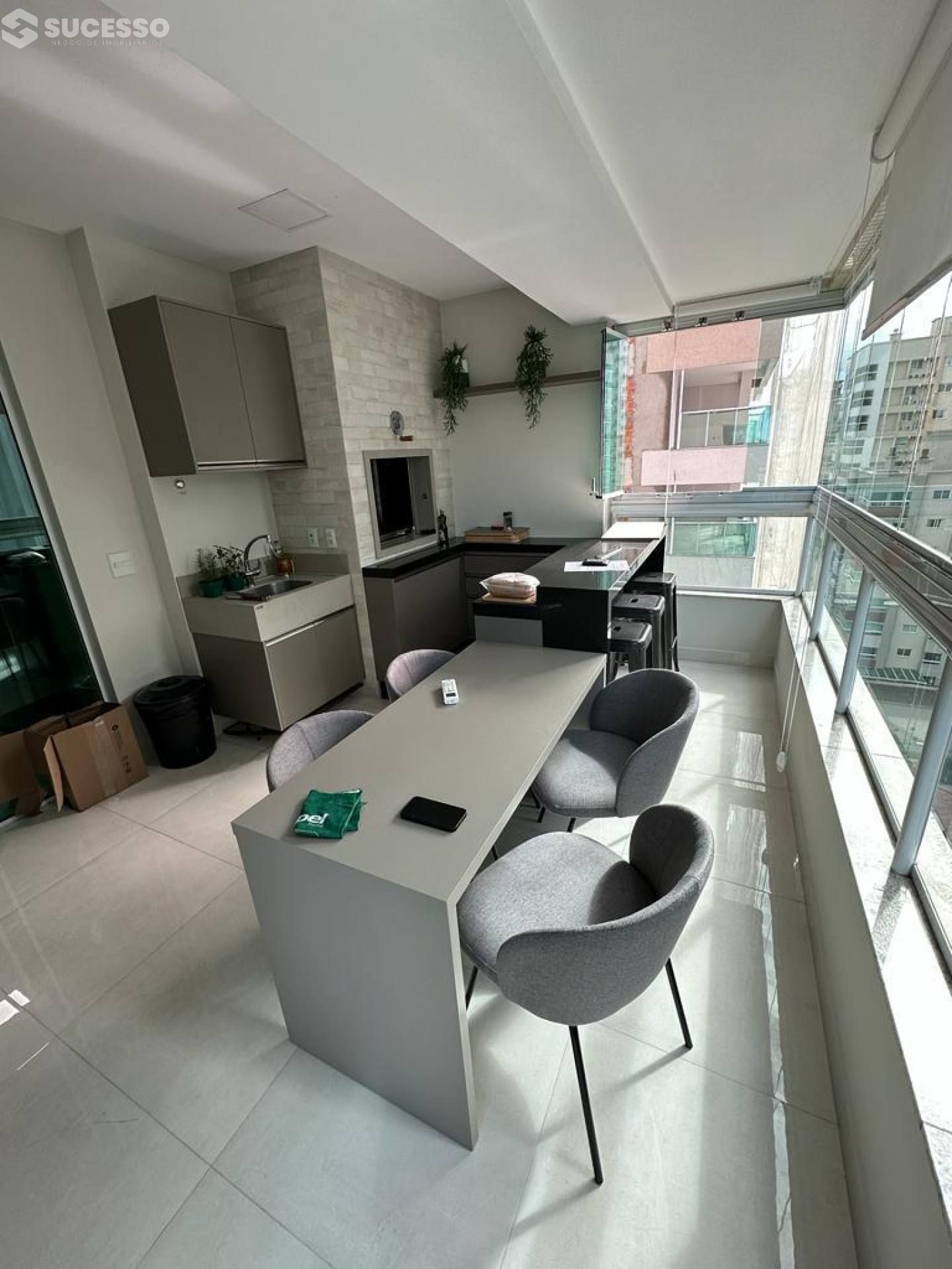 Apartamento Para Vender 4 suítes na Meia Praia, Itapema