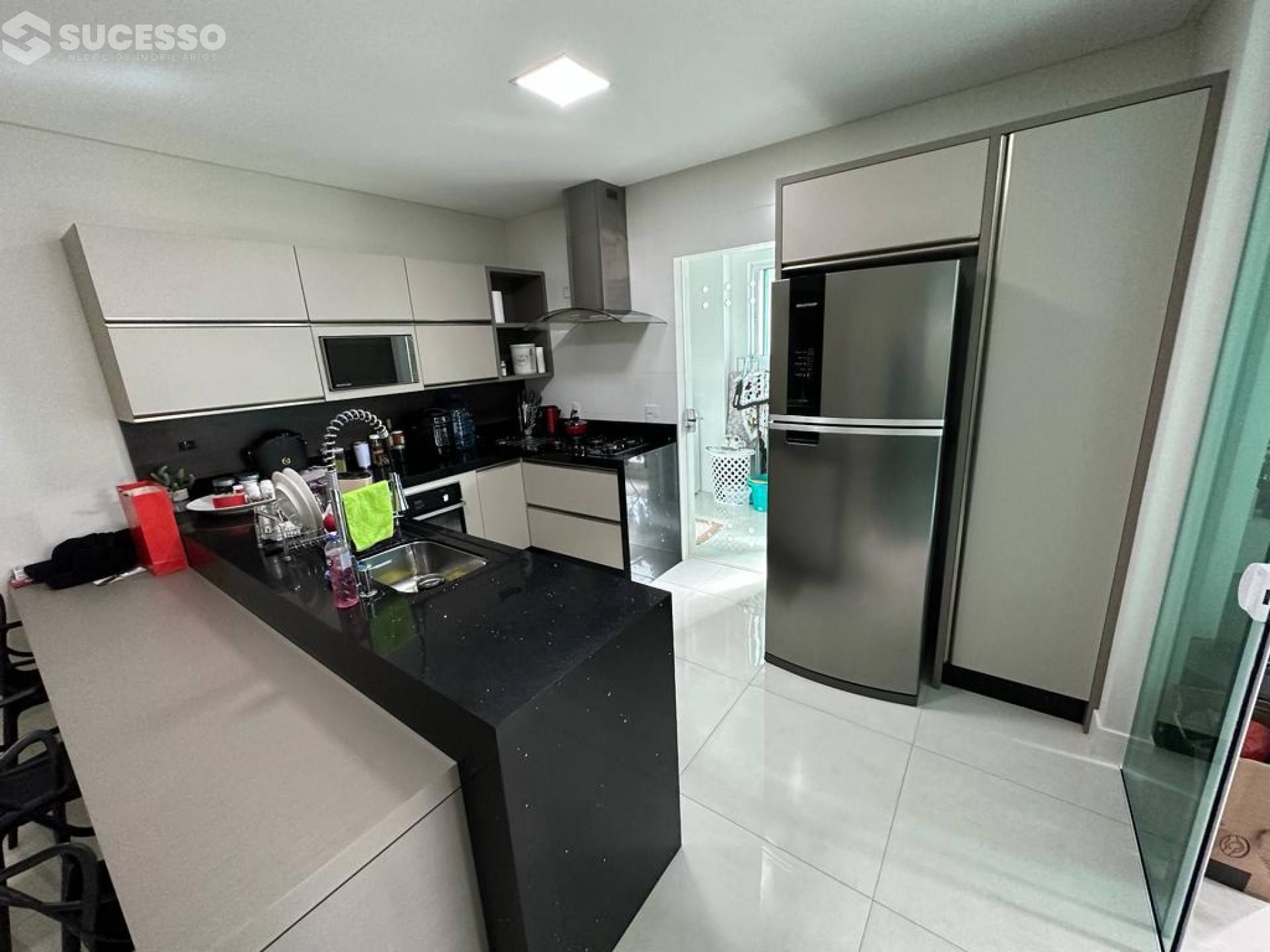 Apartamento Para Vender 4 suítes na Meia Praia, Itapema