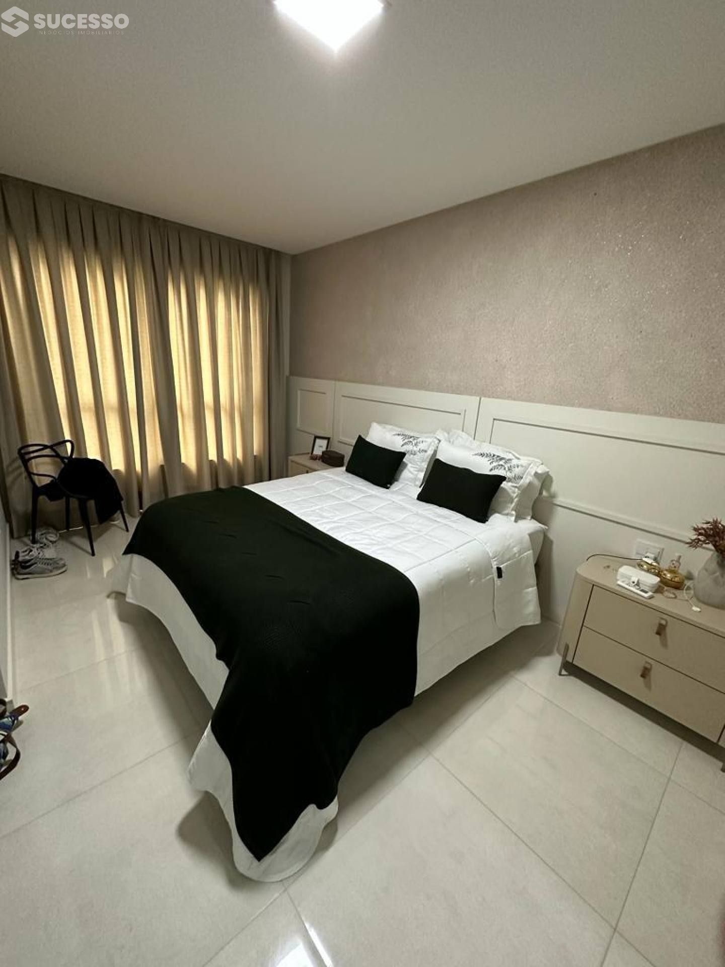 Apartamento Para Vender 4 suítes na Meia Praia, Itapema