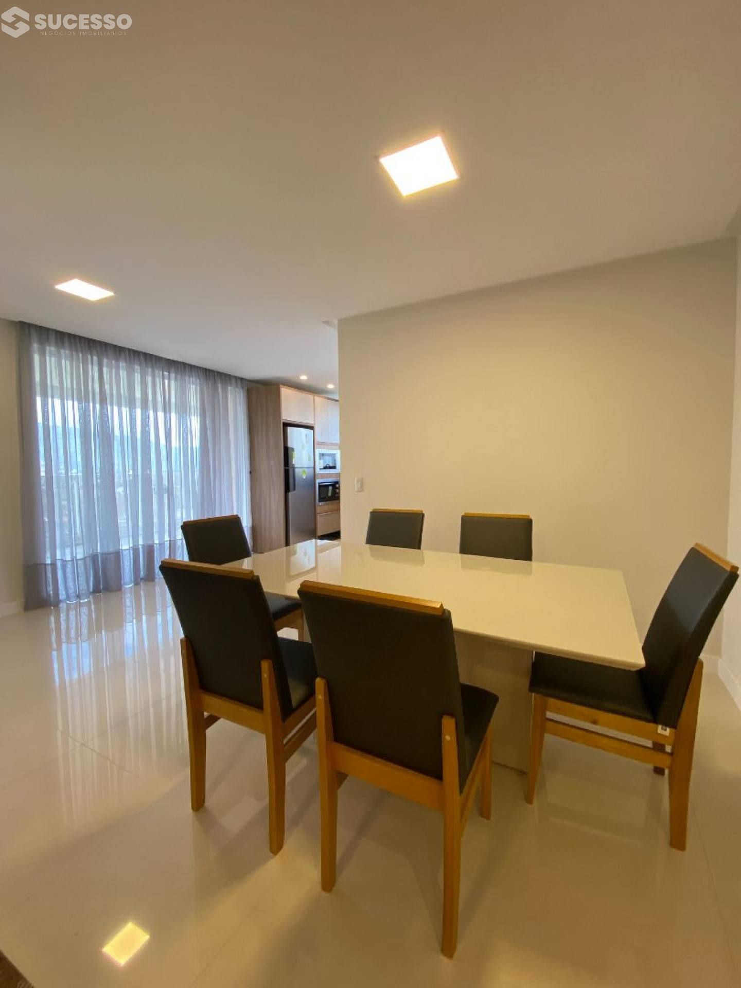 Apartamento Mobiliado Para Vender em Itapema