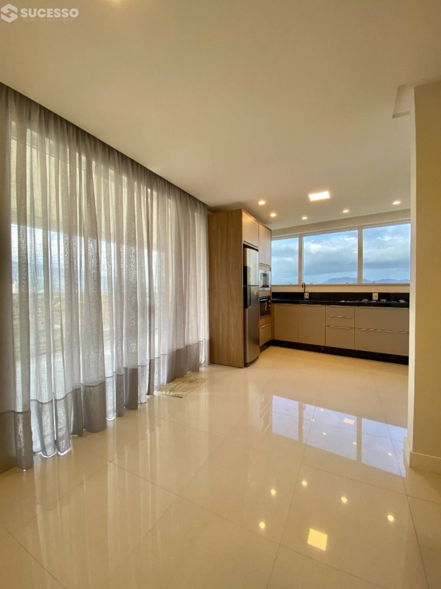 Apartamento Mobiliado Para Vender em Itapema