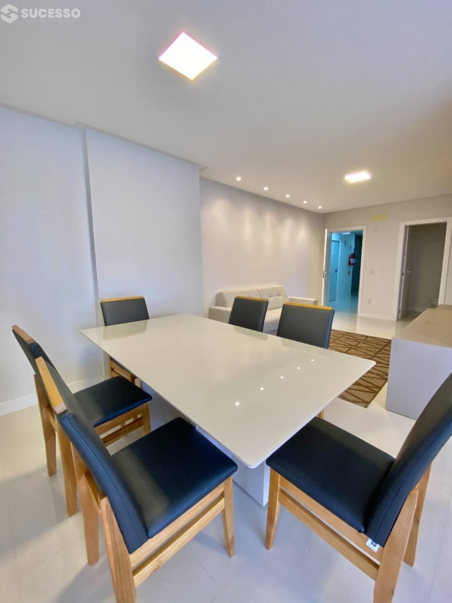 Apartamento Mobiliado Para Vender em Itapema