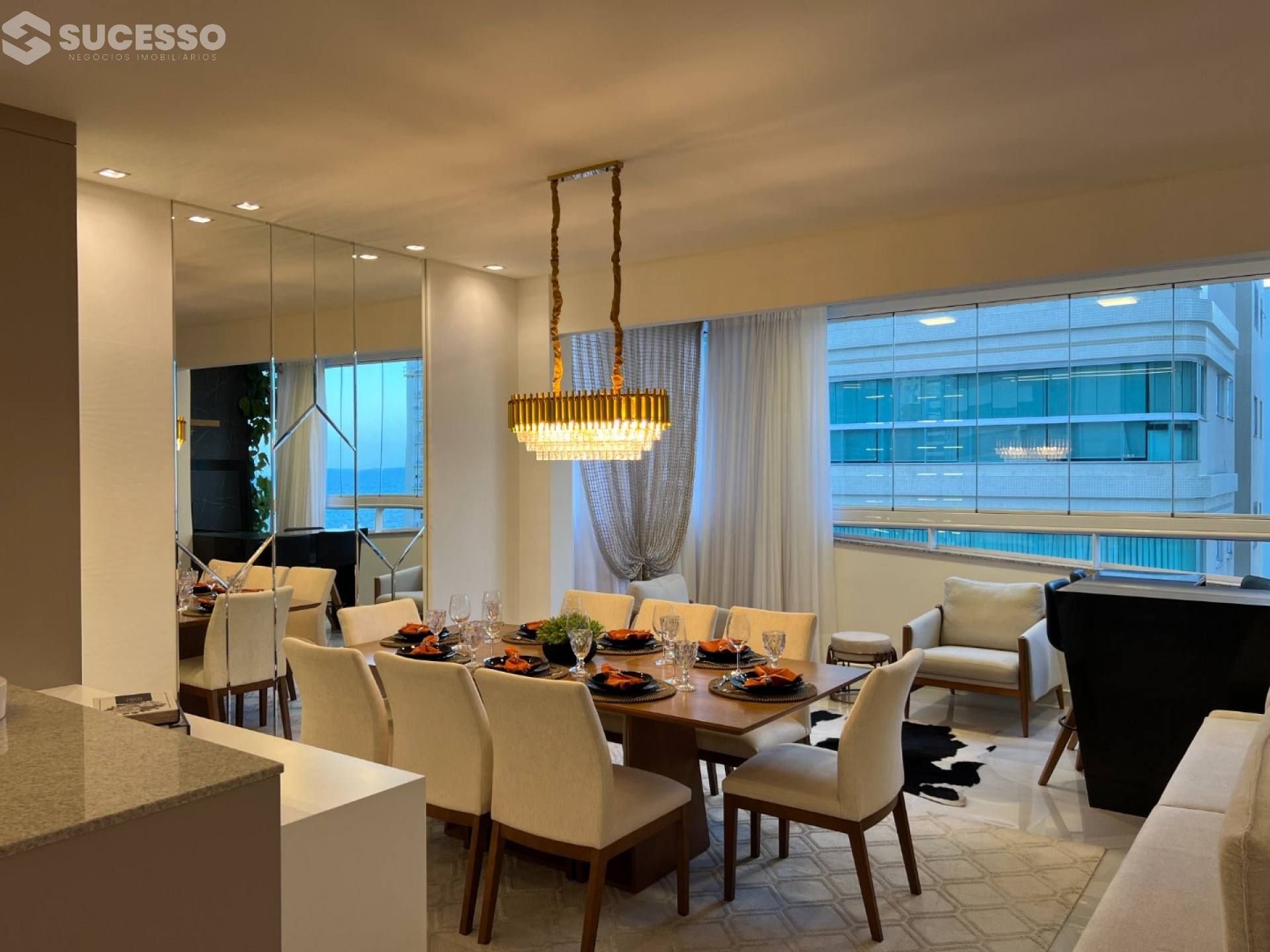 Apartamento Mobiliado Para Vender com 3 suítes na Meia Praia, Itapema