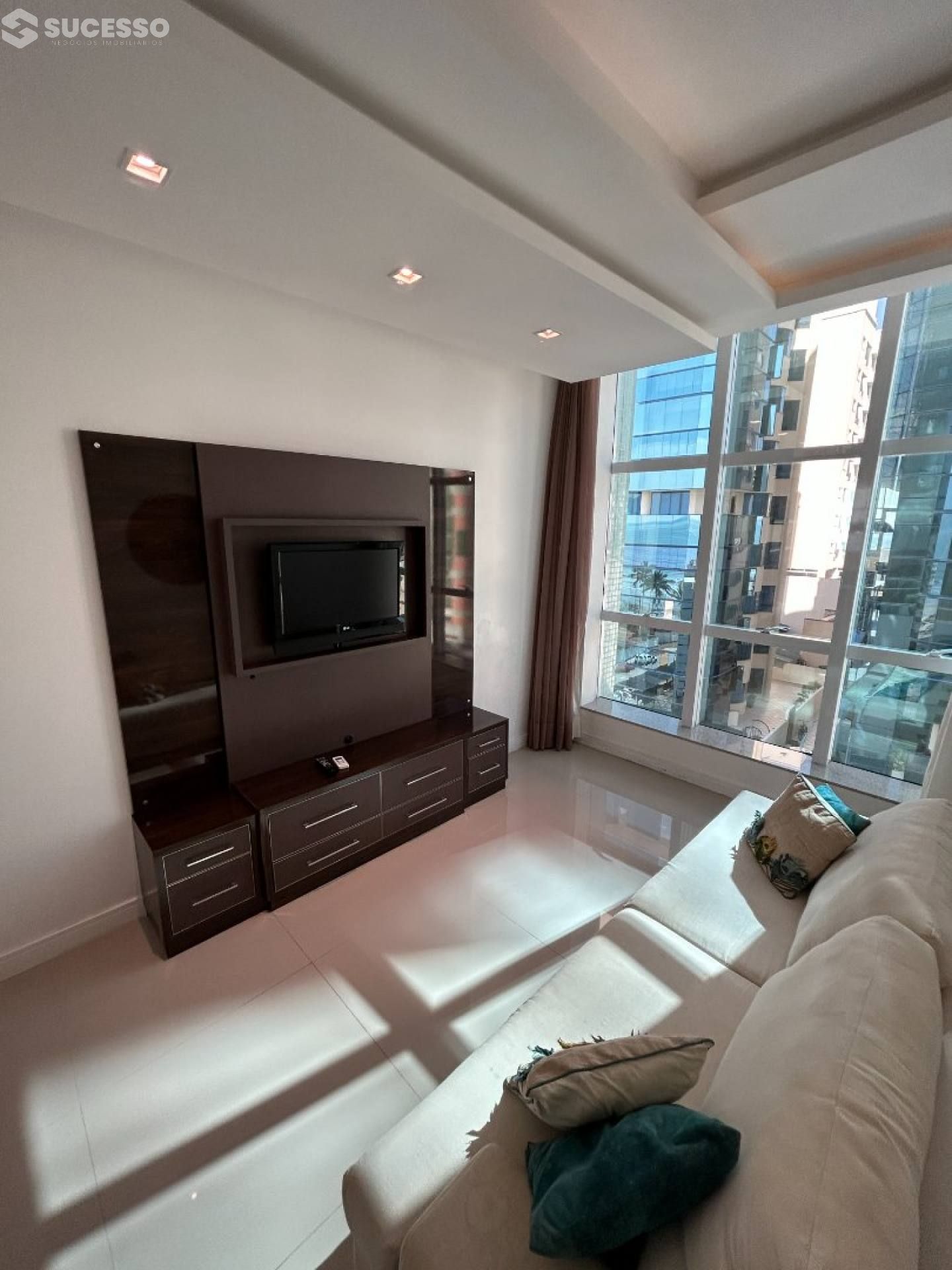 Apartamento Mobiliado com Vista Para o Mar na Meia Praia, Itapema